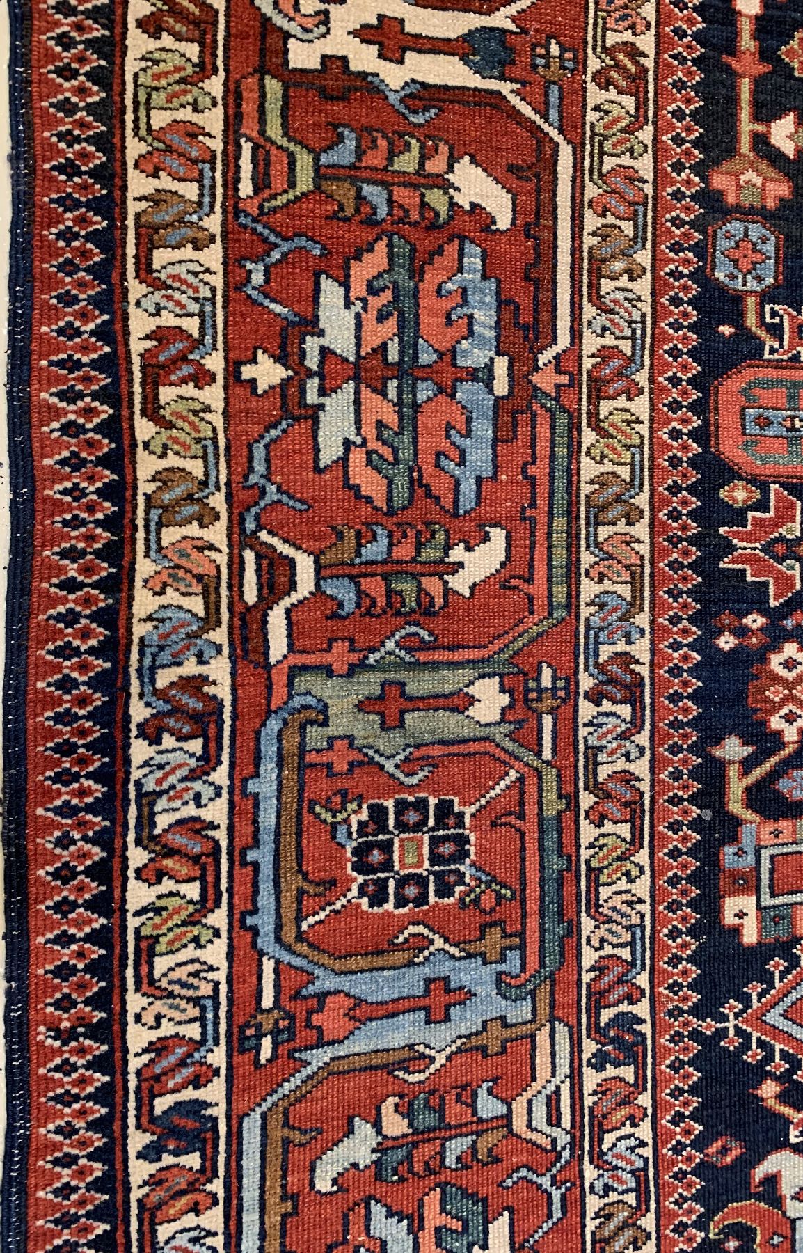 Detail e: Feiner Antiker Karadjeh, Nordwestpersien, 19 Jhd., Wolle geknüpft auf Baumwolle, blaugrundig, bemerkenswerte feine Knüpfung, ca. 420 x 300 cm, ...