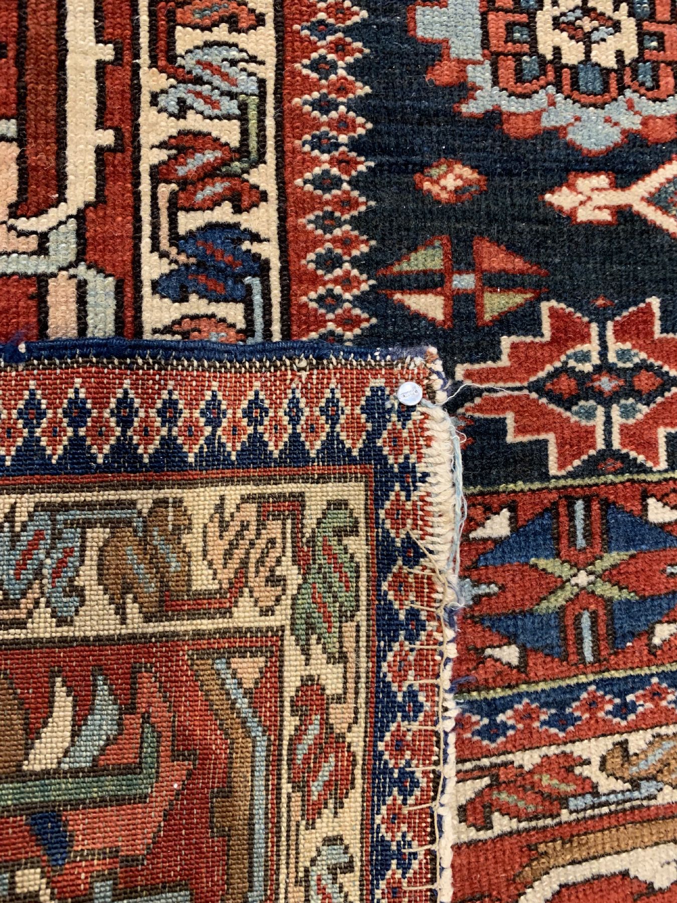 Detail f: Feiner Antiker Karadjeh, Nordwestpersien, 19 Jhd., Wolle geknüpft auf Baumwolle, blaugrundig, bemerkenswerte feine Knüpfung, ca. 420 x 300 cm, ...