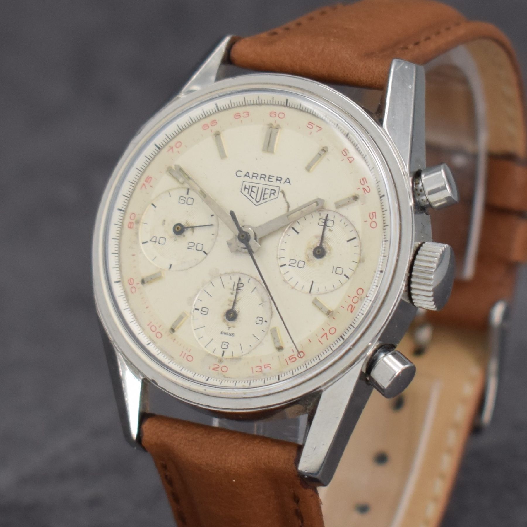 Detail c: HEUER Carrera Schaltradchronograph, Schweiz 1960er Jahre, Edelstahl, Boden geschr., neutr. Krone, silb. Zifferbl. m. aufgel. Indizes altersbed. ...