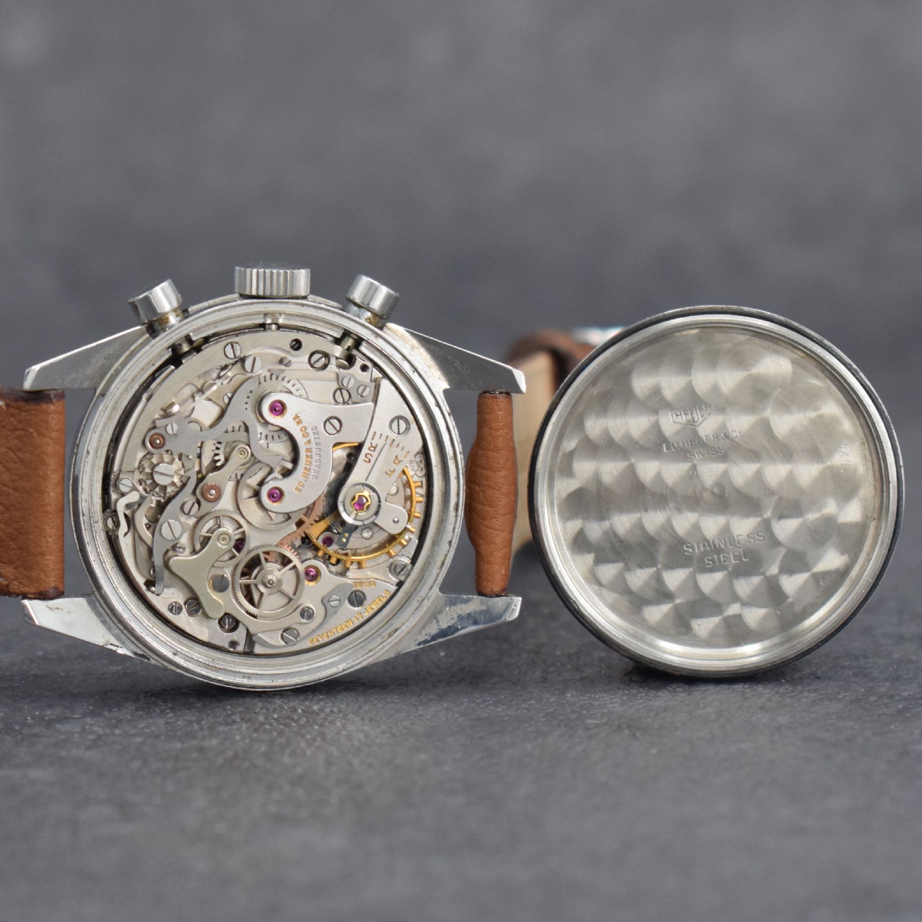 Detail g: HEUER Carrera Schaltradchronograph, Schweiz 1960er Jahre, Edelstahl, Boden geschr., neutr. Krone, silb. Zifferbl. m. aufgel. Indizes altersbed. ...