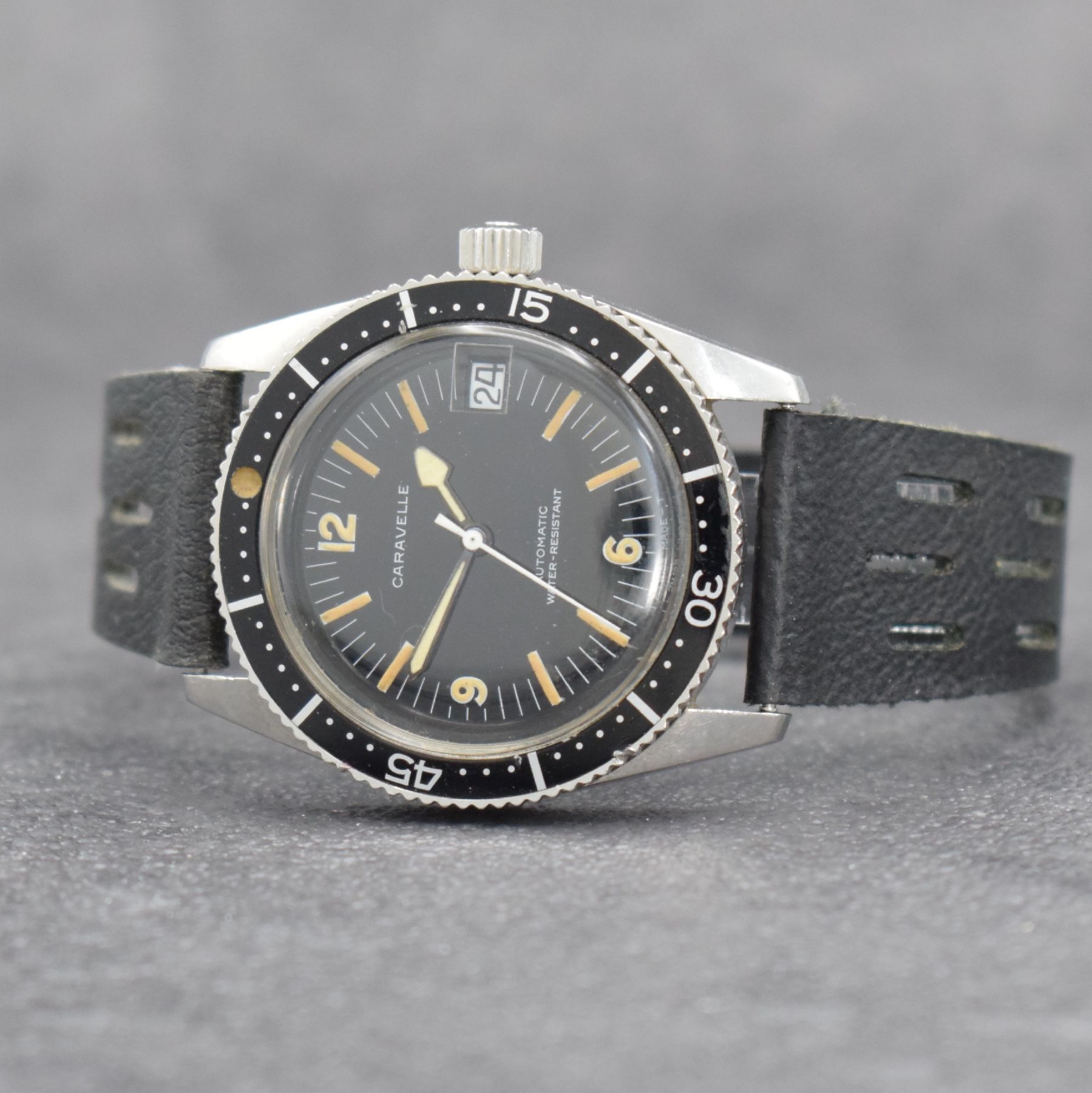 CARAVELLE seltene Herrenarmbanduhr, Automatik, Schweiz um 1967, Ref. 665-1, Edelstahlgeh. inkl. Lederband, Boden verschr., Lünette m. 60er Teilung ...