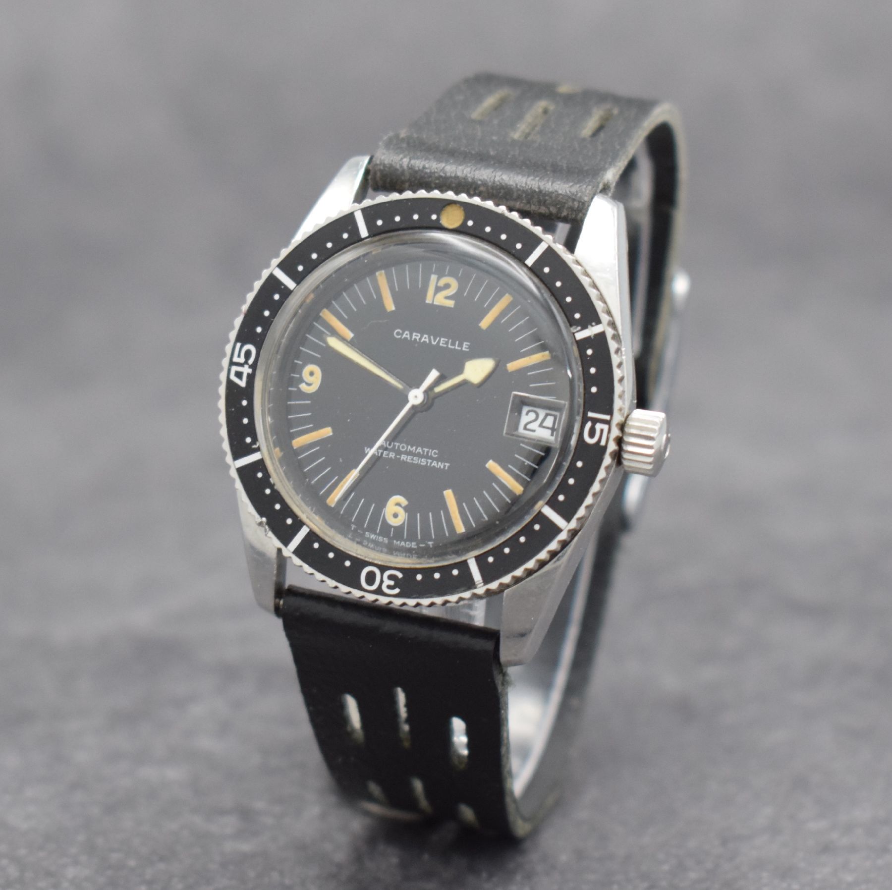 Detail b: CARAVELLE seltene Herrenarmbanduhr, Automatik, Schweiz um 1967, Ref. 665-1, Edelstahlgeh. inkl. Lederband, Boden verschr., Lünette m. 60er Teilung ...