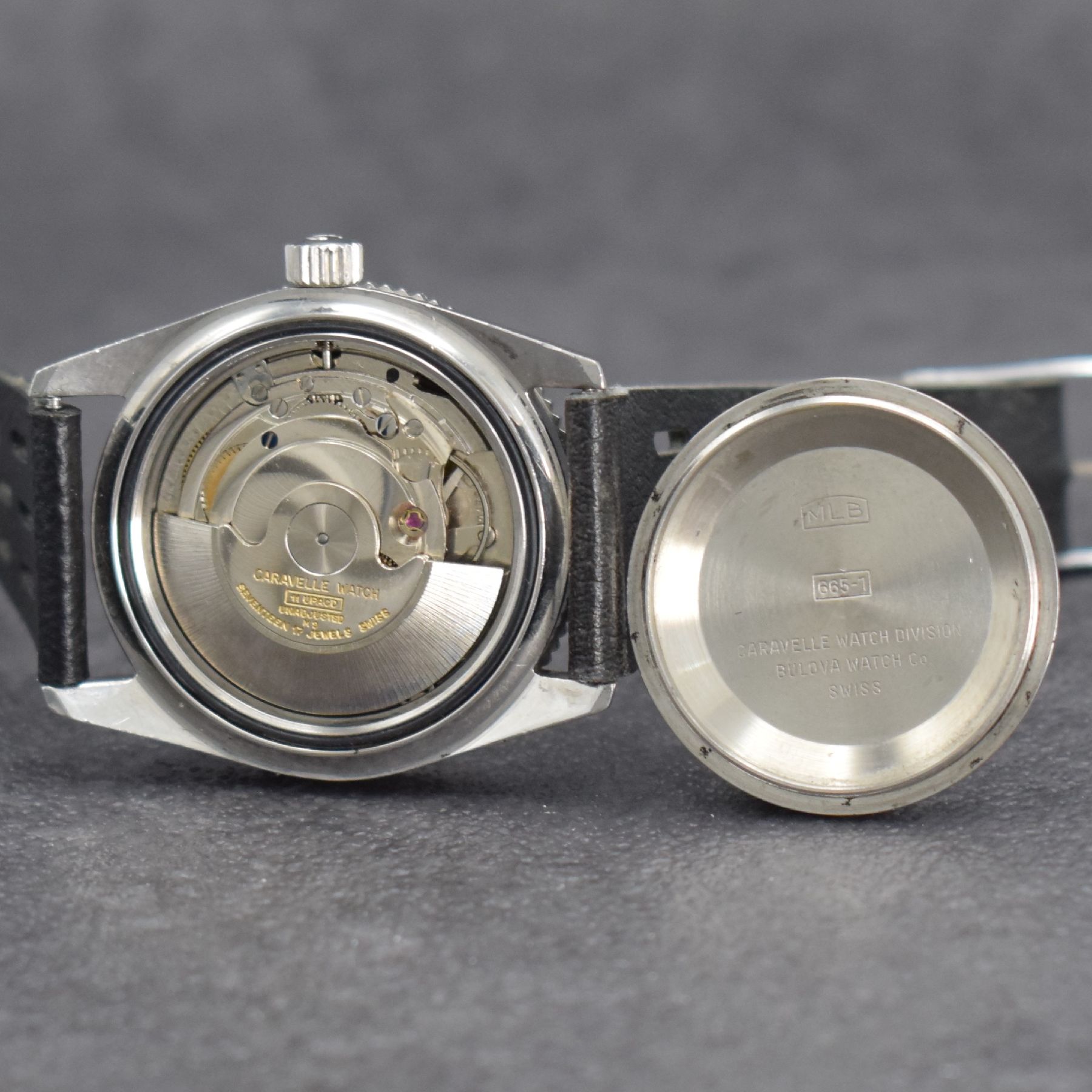Detail f: CARAVELLE seltene Herrenarmbanduhr, Automatik, Schweiz um 1967, Ref. 665-1, Edelstahlgeh. inkl. Lederband, Boden verschr., Lünette m. 60er Teilung ...