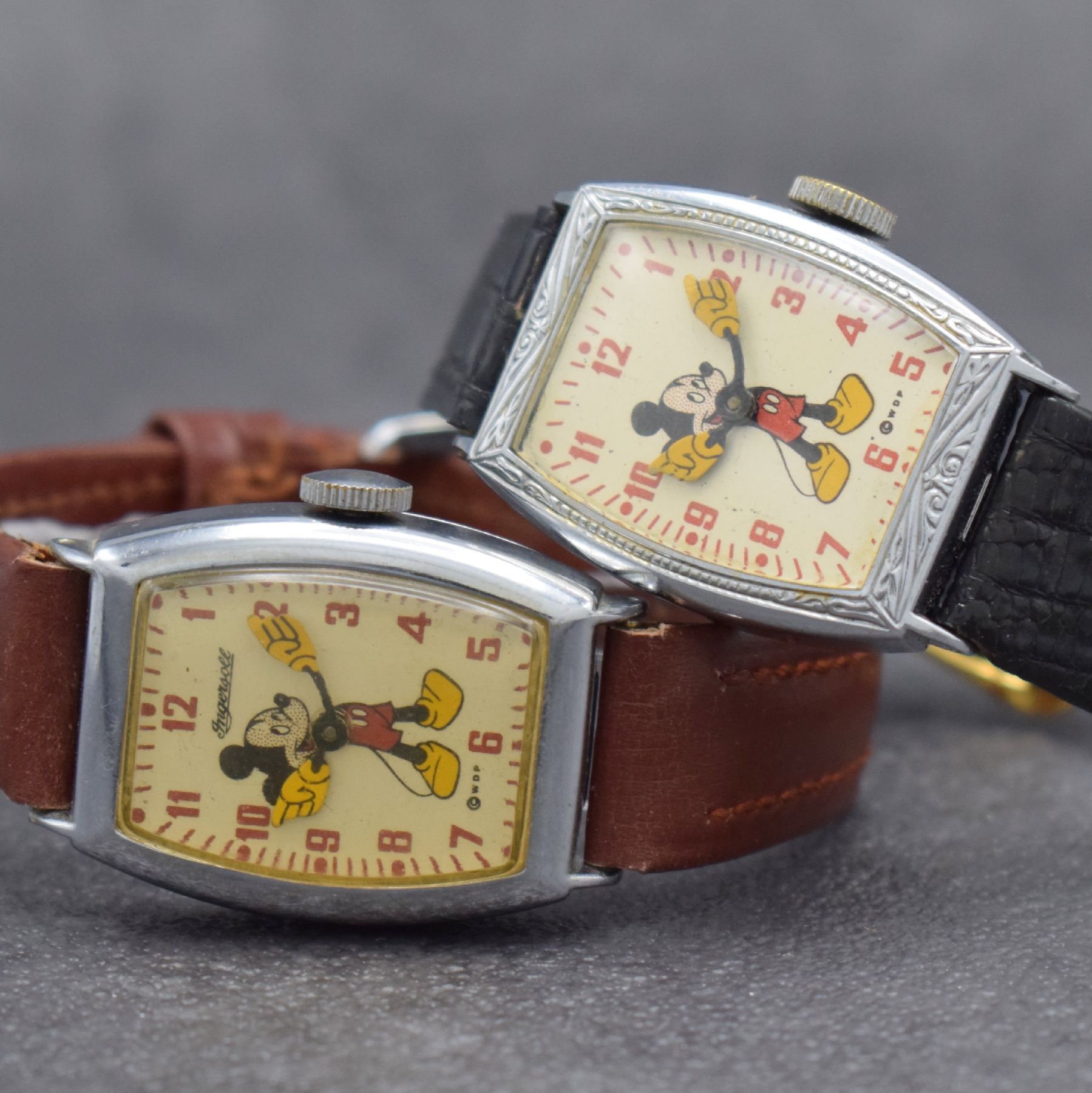 Detail a: Mickey Mouse Set von 2 Armbanduhren der Walt Disney Productions, USA 1940er Jahre, Handaufzug, verchr. Metallgeh. ber., Boden aufgedr., ...
