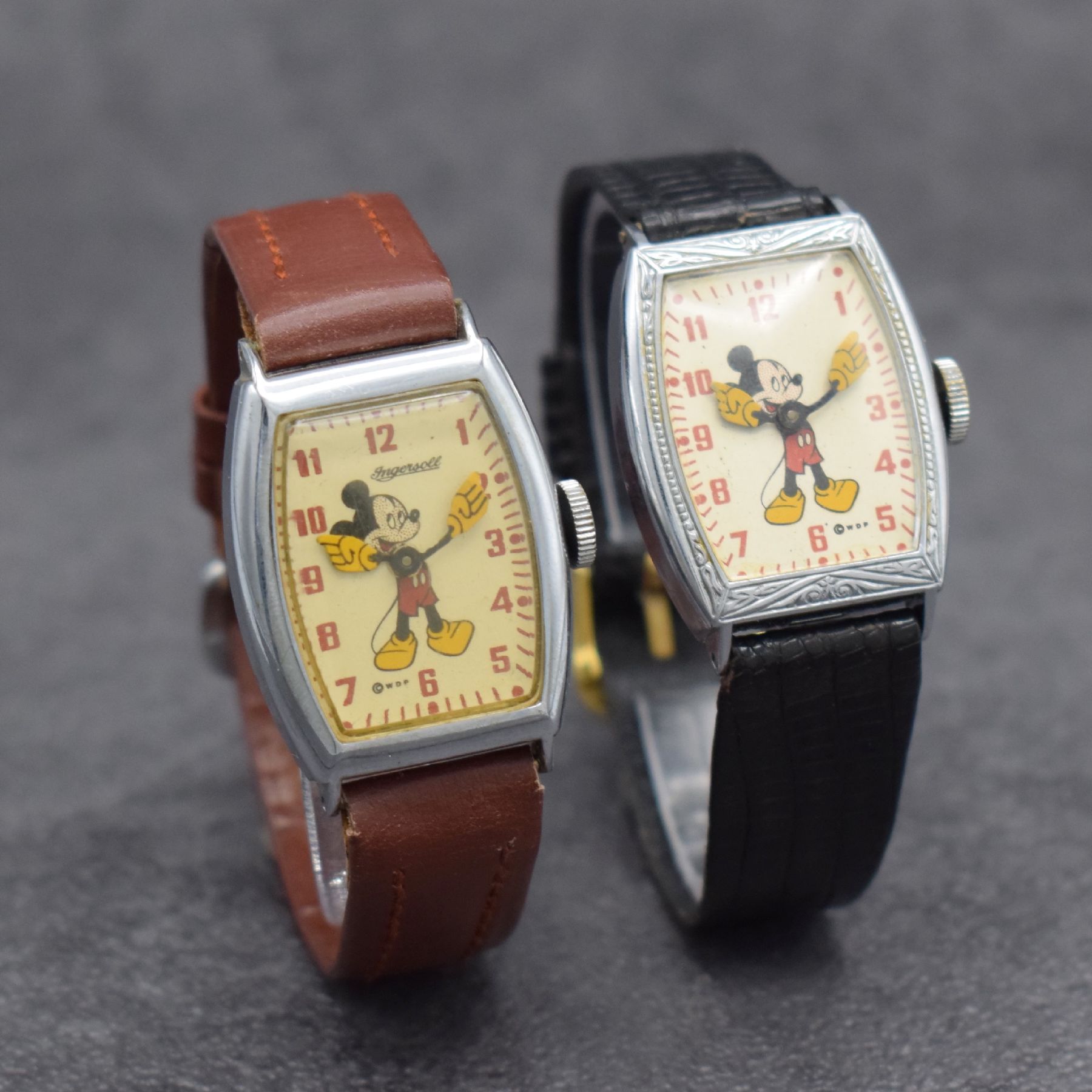 Detail c: Mickey Mouse Set von 2 Armbanduhren der Walt Disney Productions, USA 1940er Jahre, Handaufzug, verchr. Metallgeh. ber., Boden aufgedr., ...