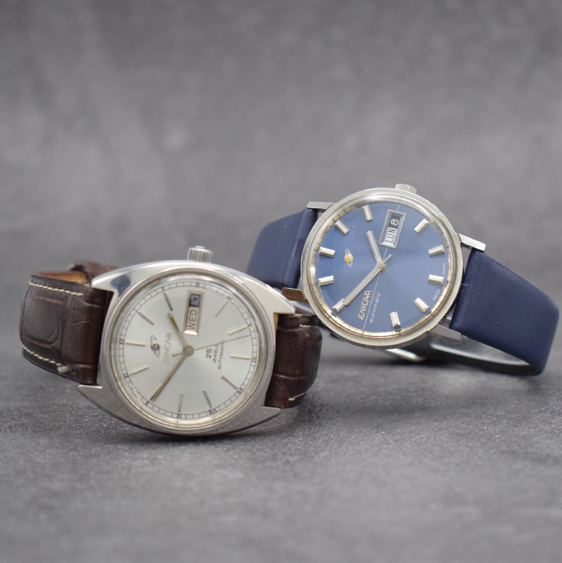 Konvolut: 2 Enicar Armbanduhren, beide Automatik, Schweiz 1970er Jahre, Ref. 197-03- 01 & 2167-51-29, Edelstahlgeh., Böden verschr., 1 x blaues ...