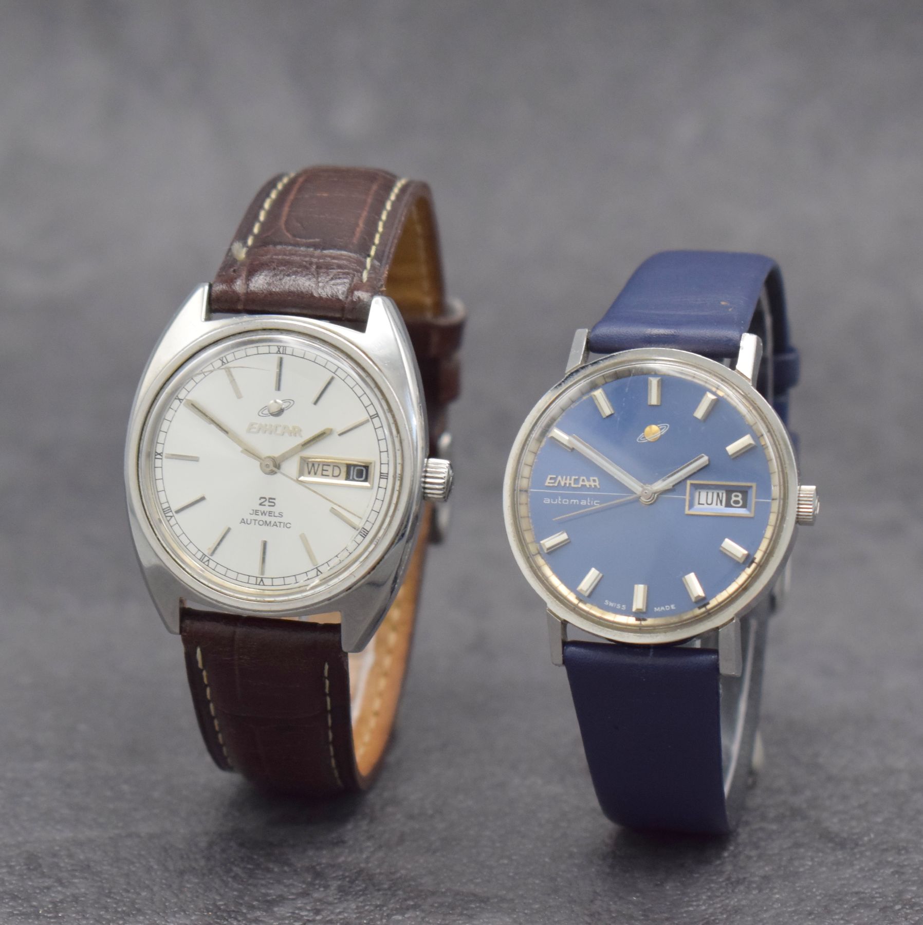 Detail a: Konvolut: 2 Enicar Armbanduhren, beide Automatik, Schweiz 1970er Jahre, Ref. 197-03- 01 & 2167-51-29, Edelstahlgeh., Böden verschr., 1 x blaues ...
