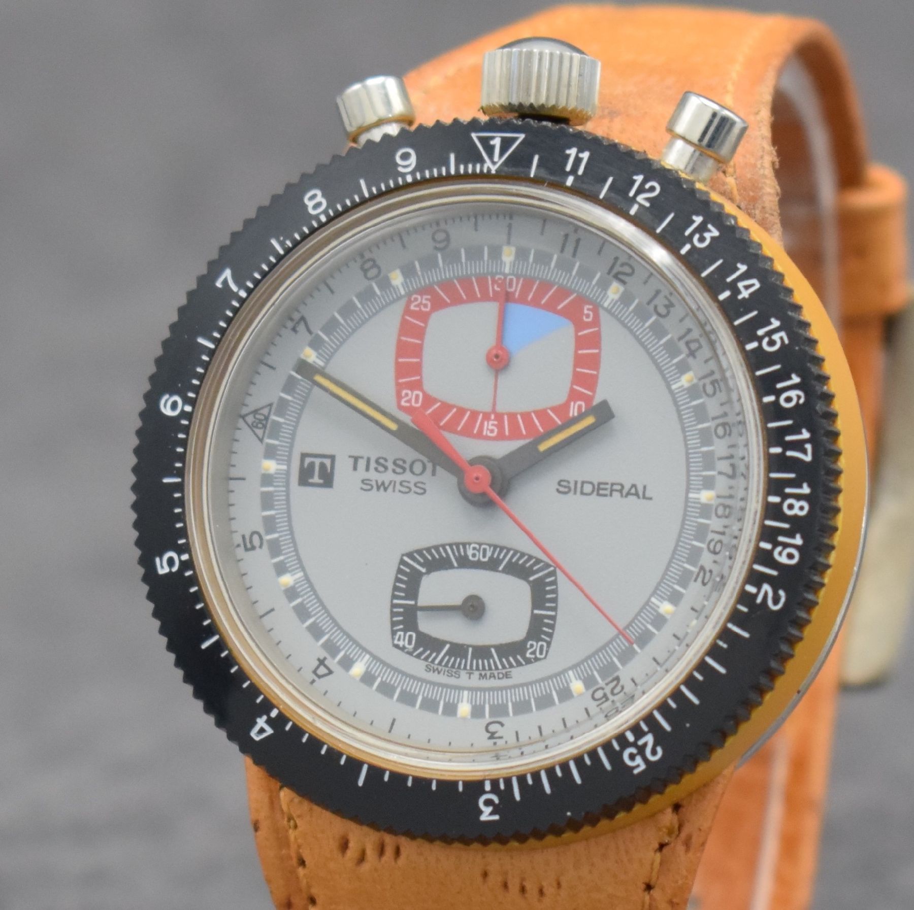 Detail c: TISSOT SIDERAL Herrenarmbanduhr mit Chronograph, Schweiz um 1968, pultförmiges Monocoque Fiberglas-Geh. m. integr. orig. Lederband & orig. ...