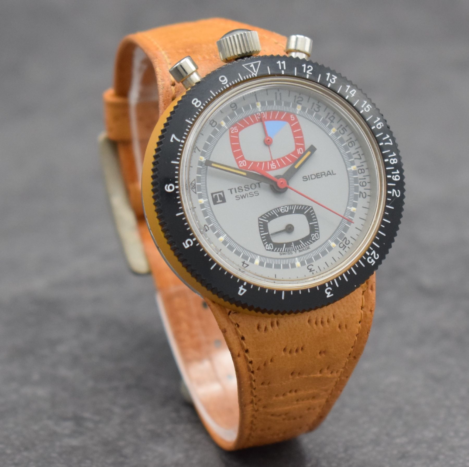 Detail d: TISSOT SIDERAL Herrenarmbanduhr mit Chronograph, Schweiz um 1968, pultförmiges Monocoque Fiberglas-Geh. m. integr. orig. Lederband & orig. ...