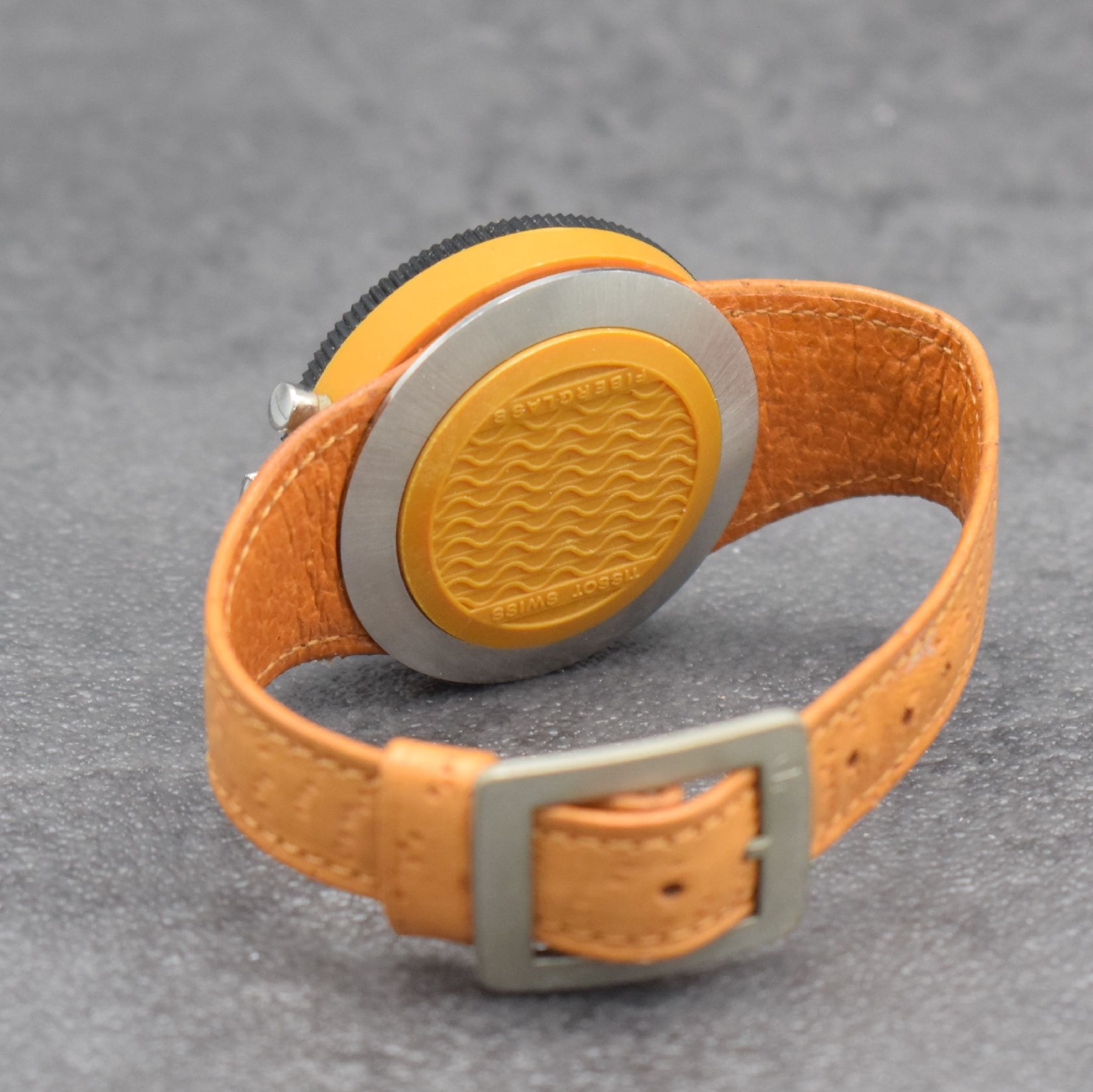 Detail f: TISSOT SIDERAL Herrenarmbanduhr mit Chronograph, Schweiz um 1968, pultförmiges Monocoque Fiberglas-Geh. m. integr. orig. Lederband & orig. ...