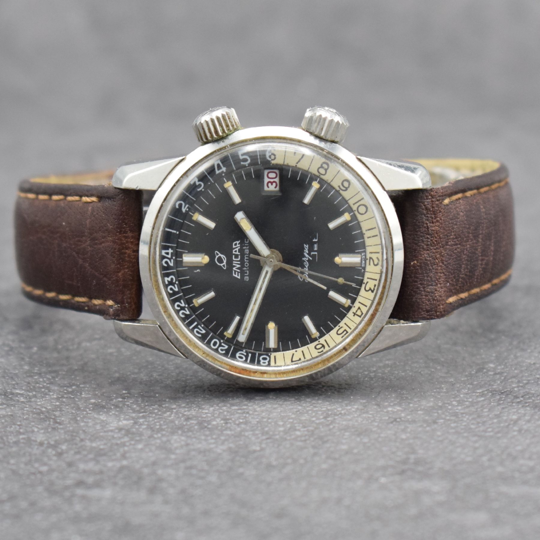ENICAR Armbanduhr Modell Sherpa Jet, Automatik, Schweiz um 1962, Edelstahlgeh., Boden mit Bajonette-Verschluß, schwarzes Kontrastzifferbl. m. ...