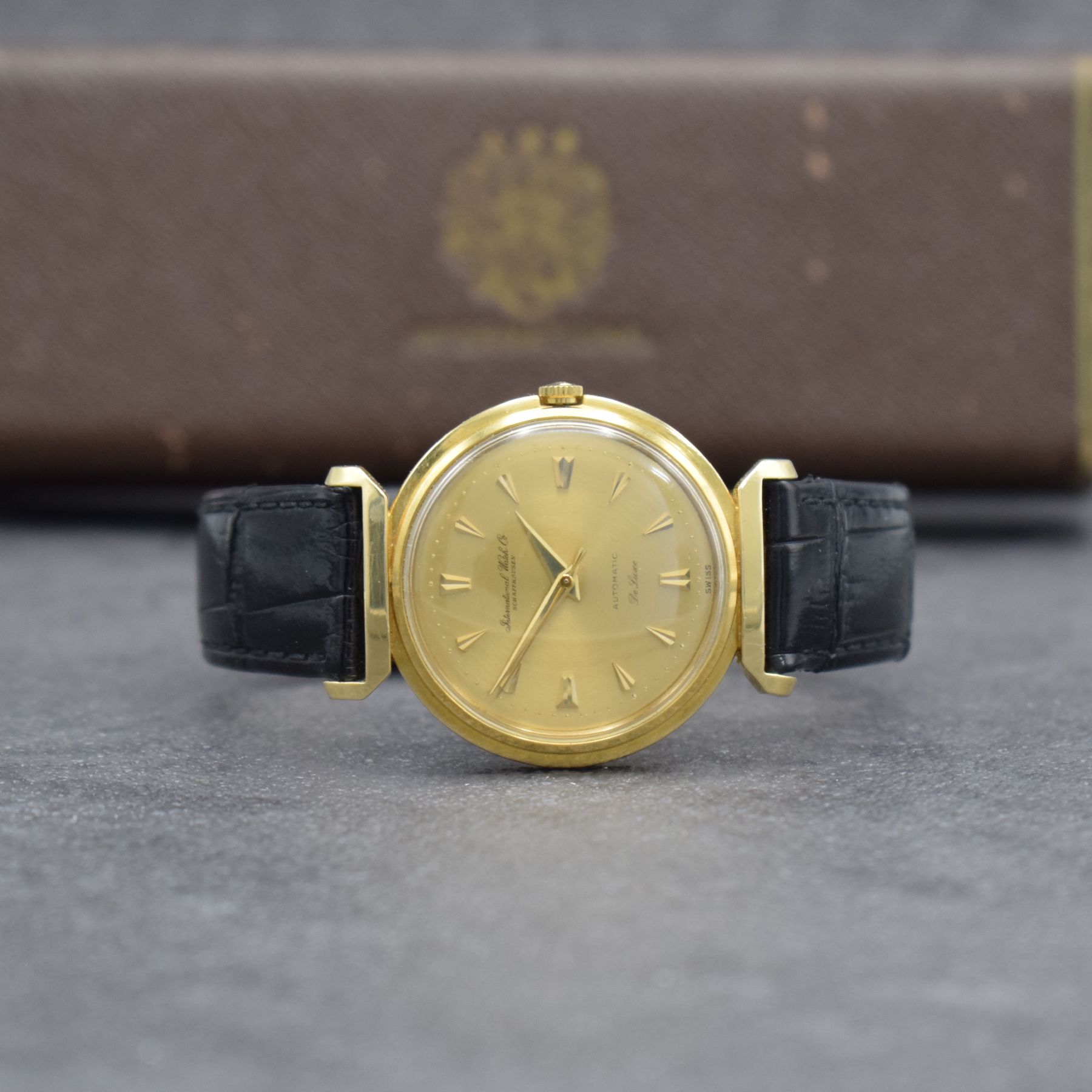 IWC Herrenarmbanduhr De Luxe in GG 750/000, Automatik, Schweiz um 1957, Boden aufgedr., gold. Zifferbl. m. aufges. Gold-Std.-Indizes, Gold-Zeiger, ...