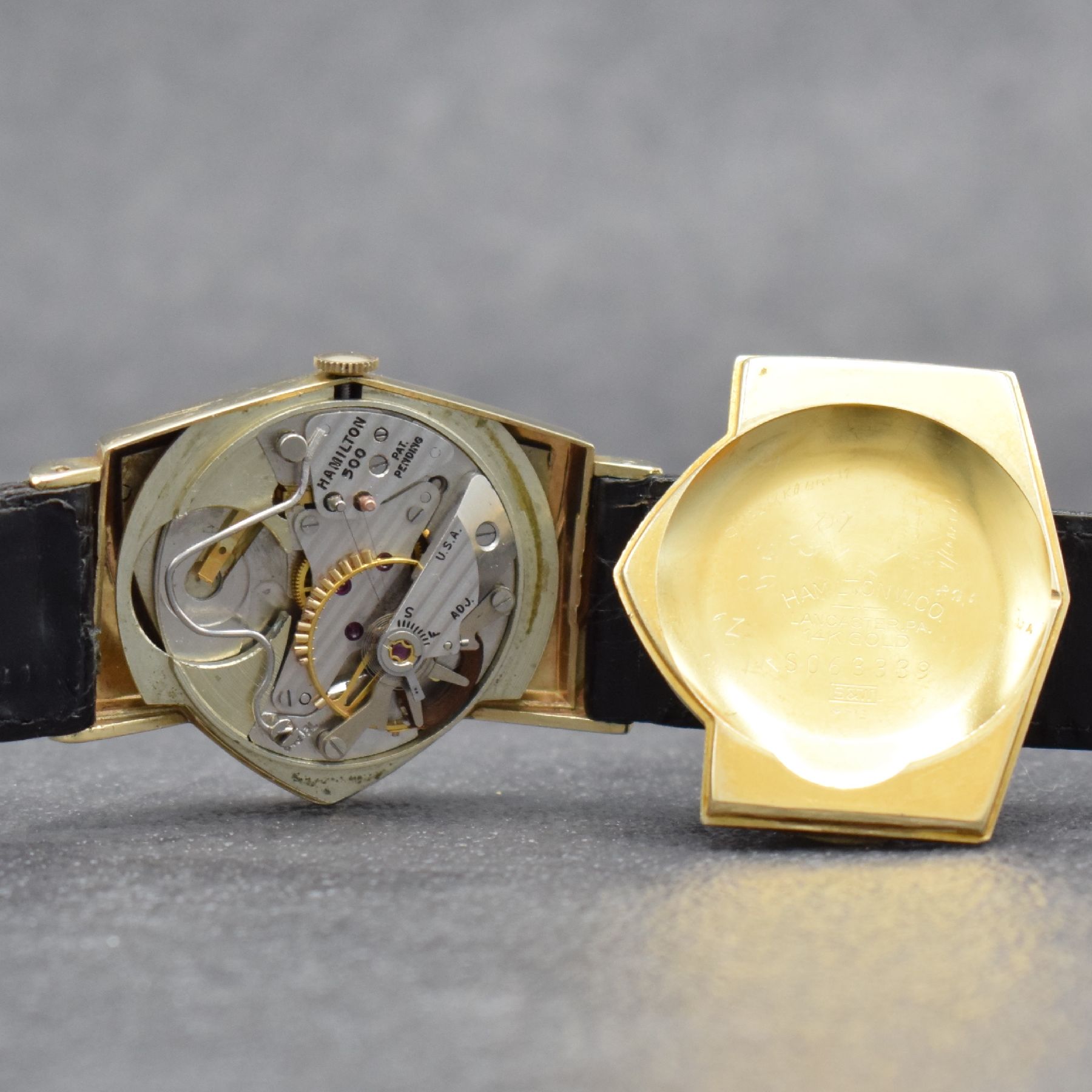 Detail g: HAMILTON ELECTRIC seltene Herrenarmbanduhr in GG 585/000, USA um 1959, asymetrisches Gehäuse, Boden aufgedr., eine der ersten elektromechanischen ...