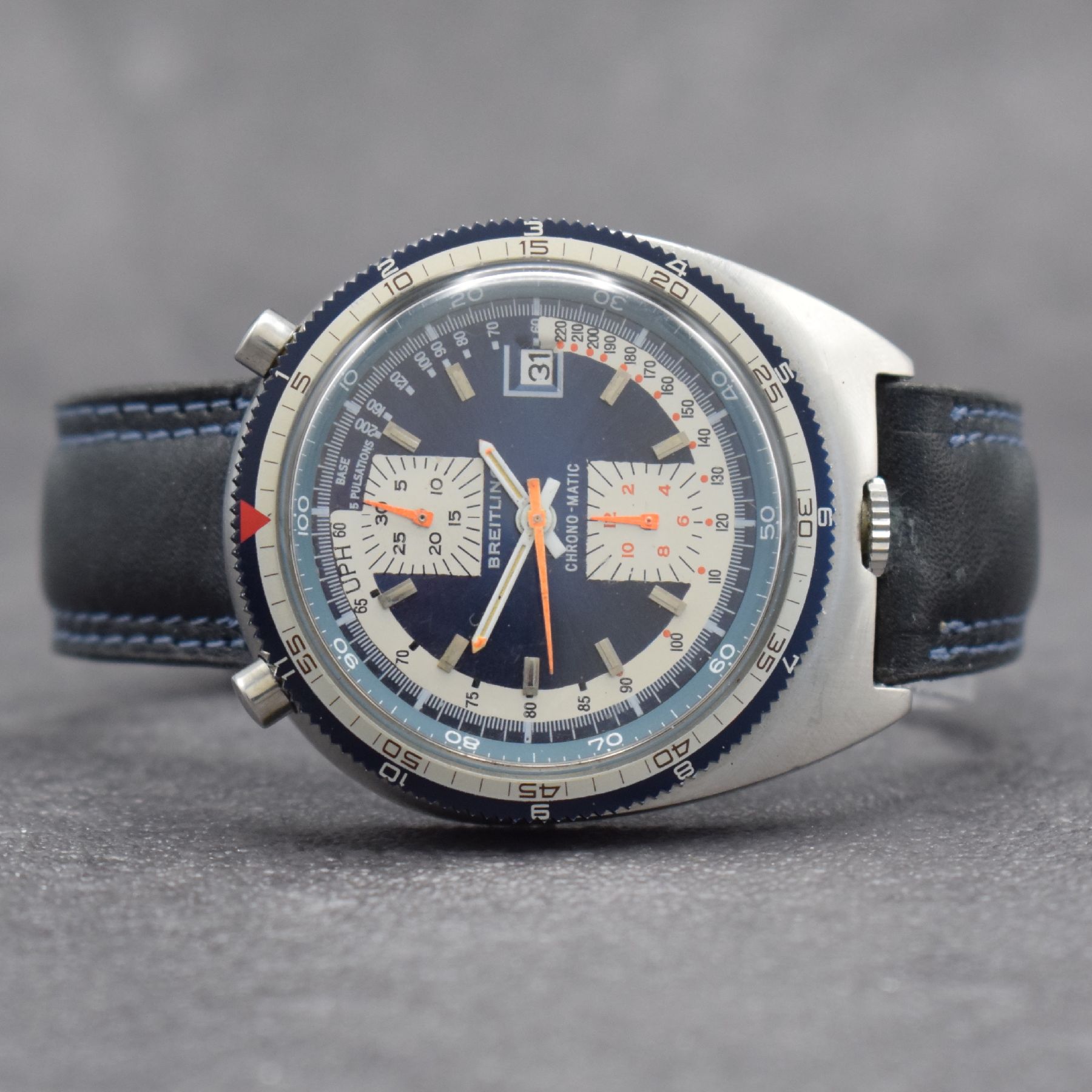 BREITLING "Bull Head" Herrenarmbanduhr mit Chronograph Referenz 2117, Schweiz um 1975, Automatik, pultförmiges Edelstahlgeh. inkl. ...