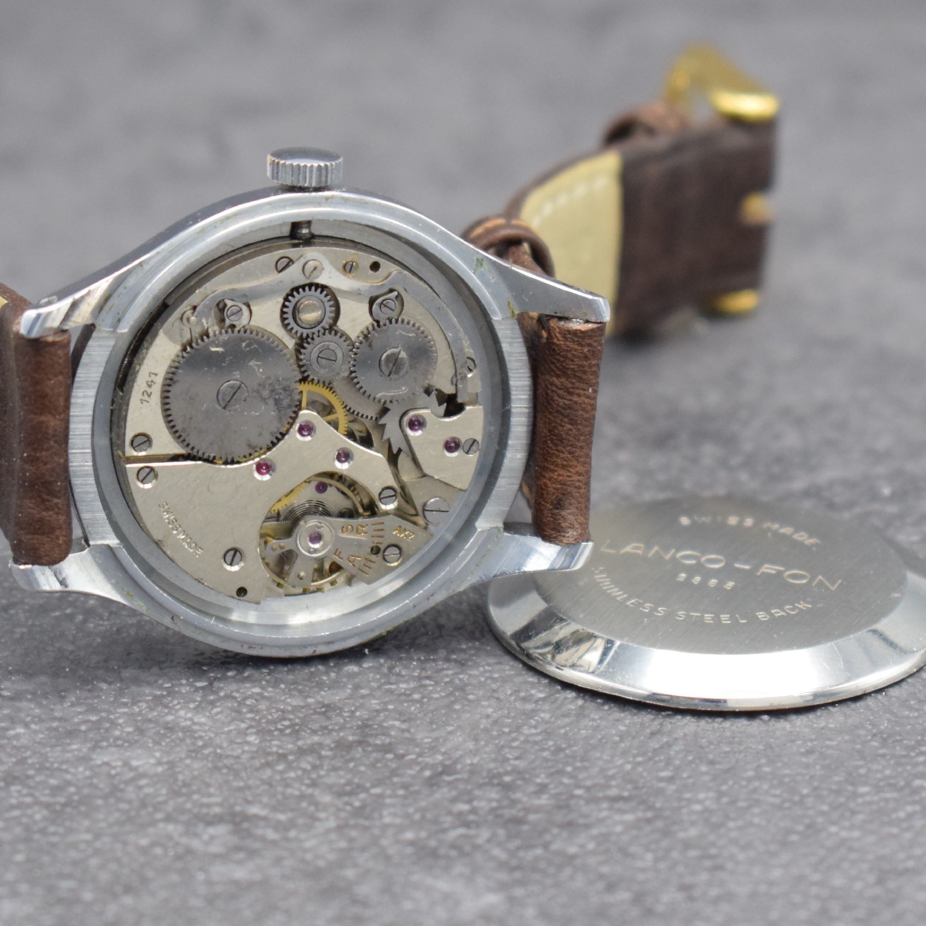 Detail g: LANCO-FON Herrenarmbanduhr mit Weckfunktion,Schweiz um 1950, Handaufzug, verchr. Gehäuse, Edelstahlboden aufgedr., vers. Zifferbl. m. gold. arab. ...
