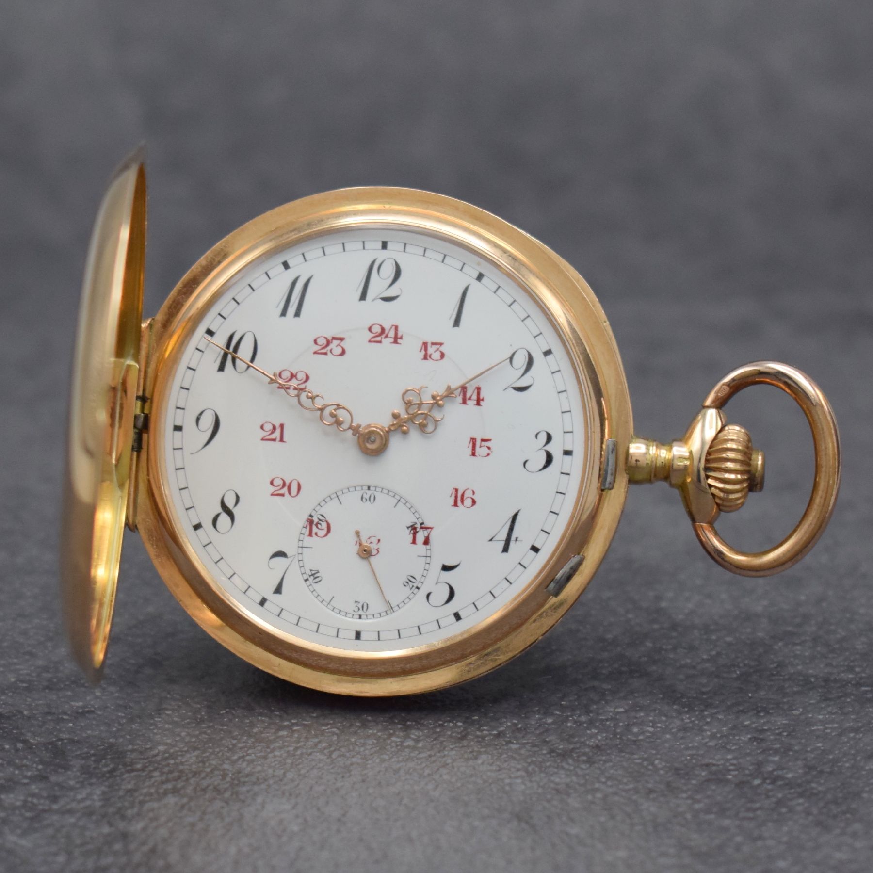 Savonette Herrentaschenuhr in RoseG 585/000, Schweiz um 1910, glattes 2-Deckel Goldgeh. dell., Sprungdeckel mit aufw. Schmuckmonogramm, Boden mit ...