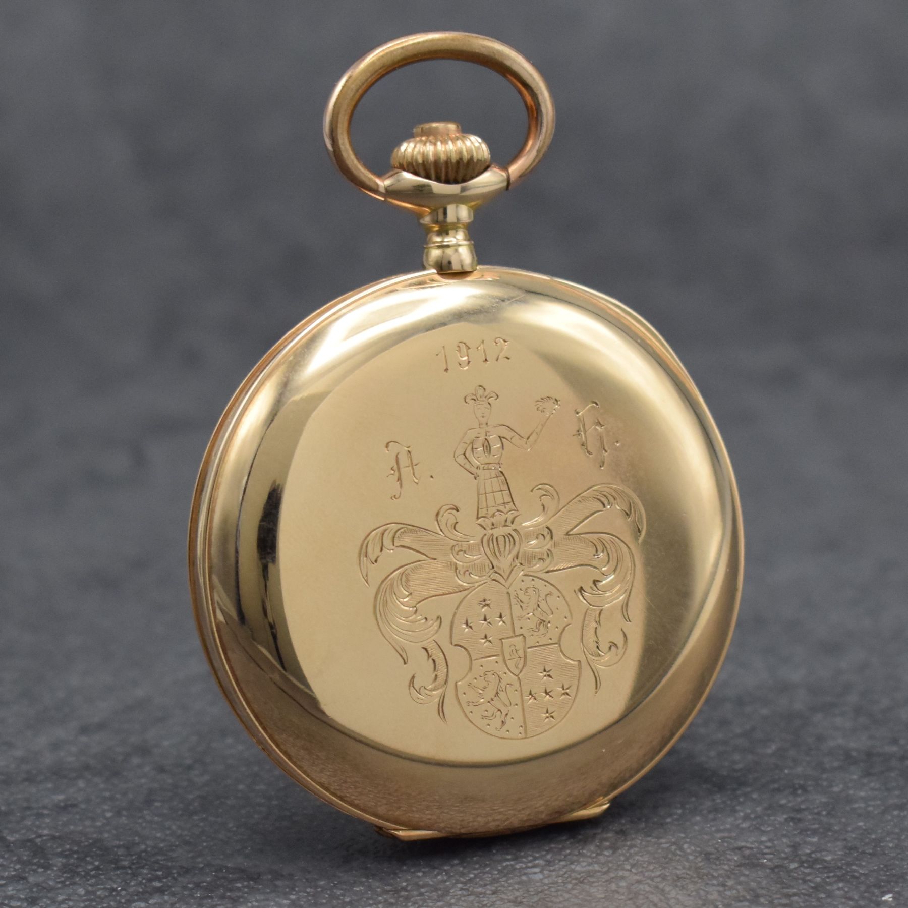 Detail c: Savonette Herrentaschenuhr in RoseG 585/000, Schweiz um 1910, glattes 2-Deckel Goldgeh. dell., Sprungdeckel mit aufw. Schmuckmonogramm, Boden mit ...