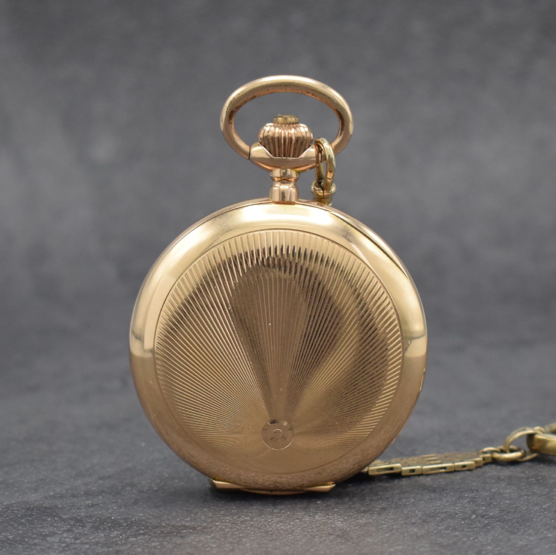 Detail c: H.S Savonette in RG 585/000 mit Chatelaine in GG 333/000, Schweiz um 1900, Chatelaine sp., 2-Deckel Goldgeh., beide Schalen im Strahlendekor, ...