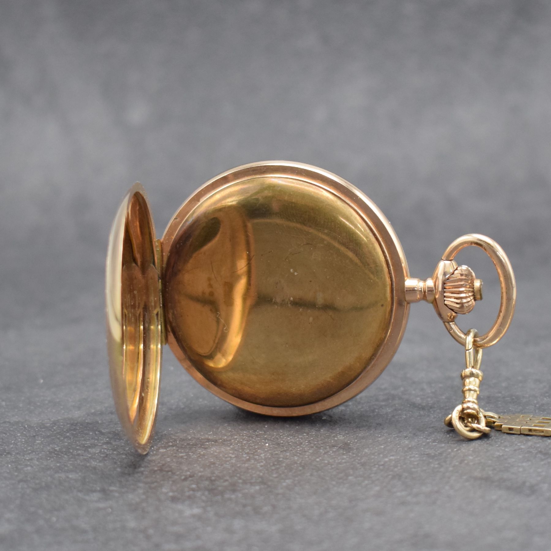 Detail e: H.S Savonette in RG 585/000 mit Chatelaine in GG 333/000, Schweiz um 1900, Chatelaine sp., 2-Deckel Goldgeh., beide Schalen im Strahlendekor, ...