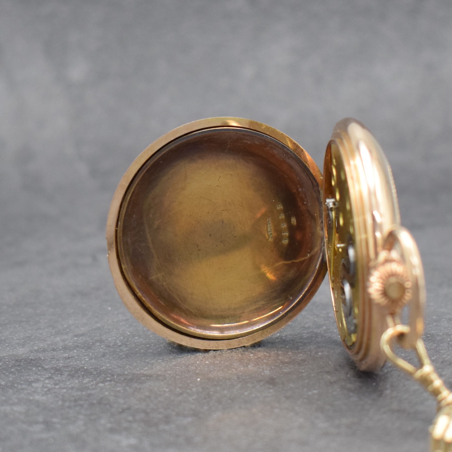 Detail f: H.S Savonette in RG 585/000 mit Chatelaine in GG 333/000, Schweiz um 1900, Chatelaine sp., 2-Deckel Goldgeh., beide Schalen im Strahlendekor, ...