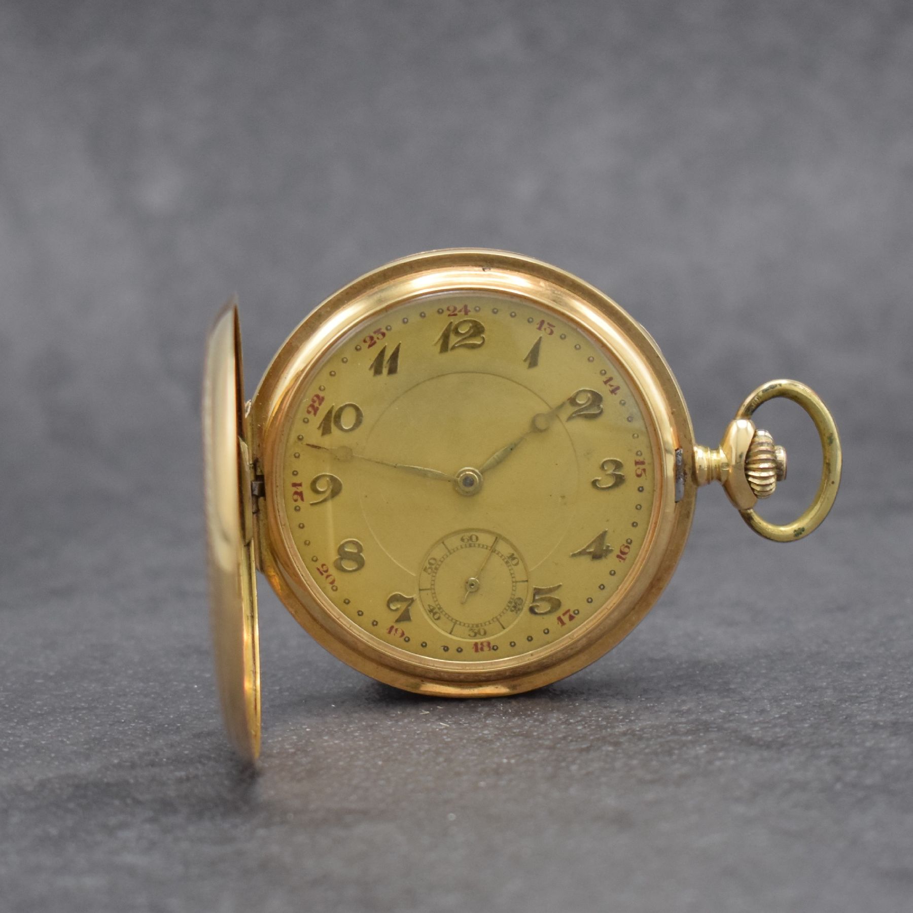 Herrensavonette in RG 585/000, Schweiz um 1920, 3-Deckel Goldgeh. dell., Metallzifferbl. m. gold. arab. Zahlen, gold. Zeiger, verg. Werk, Schr.-Unr., ...