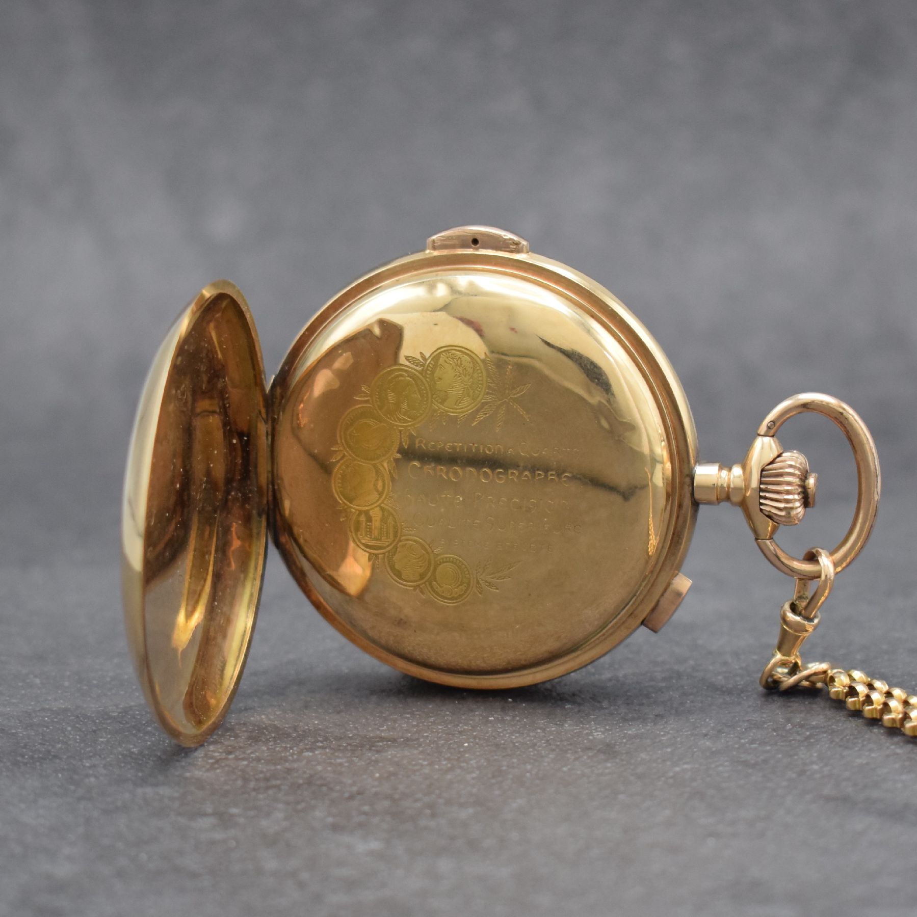 Detail e: Savonette in RG 585/000 m. 1/4 Stundenrepetition & Chronograph, mit Kette in GG 750/000, Schweiz um 1900, Kette später, 3-Deckel Goldgeh. dell., ...