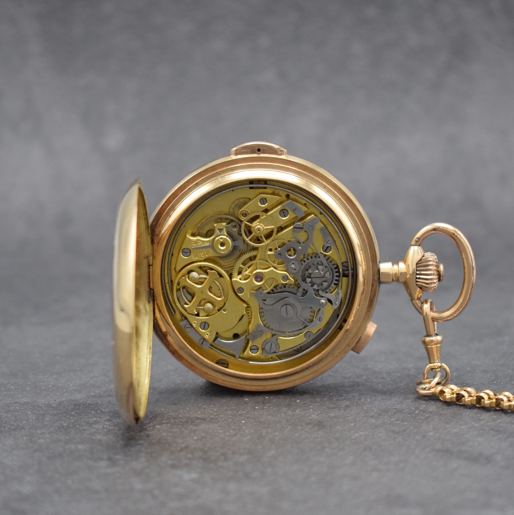 Detail g: Savonette in RG 585/000 m. 1/4 Stundenrepetition & Chronograph, mit Kette in GG 750/000, Schweiz um 1900, Kette später, 3-Deckel Goldgeh. dell., ...