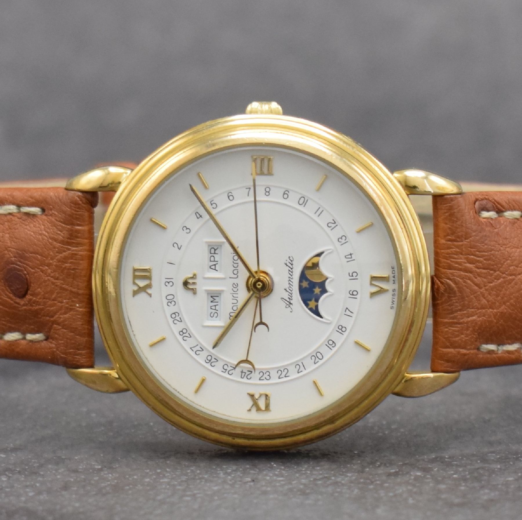 Detail a: MAURICE LACROIX vergoldete Herrenarmbanduhr mit Vollkalender, Schweiz um 1995, Automatik, Ref. 13111, beids. vergl. Geh., Boden aufgedr., orig. ...