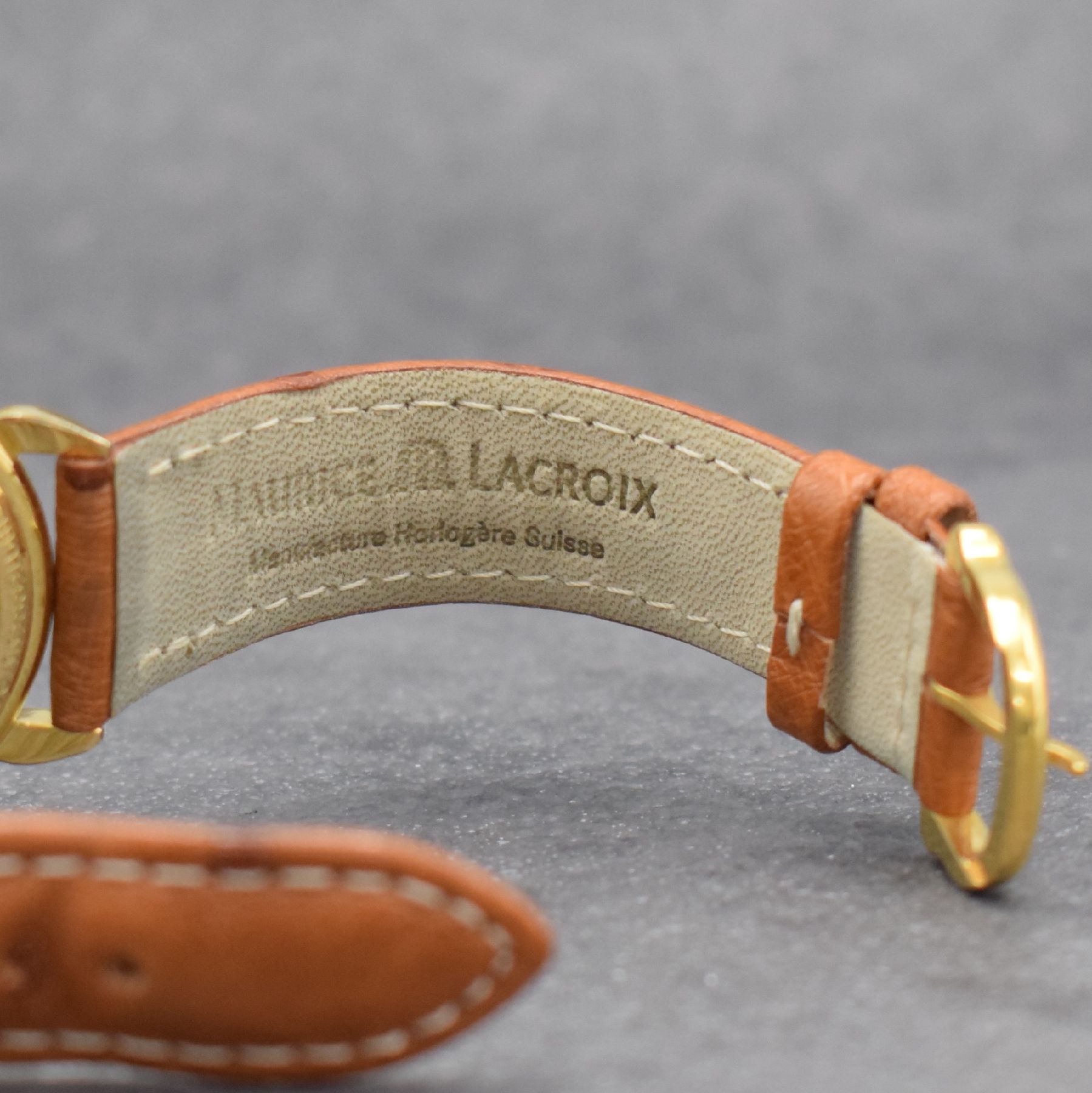 Detail d: MAURICE LACROIX vergoldete Herrenarmbanduhr mit Vollkalender, Schweiz um 1995, Automatik, Ref. 13111, beids. vergl. Geh., Boden aufgedr., orig. ...