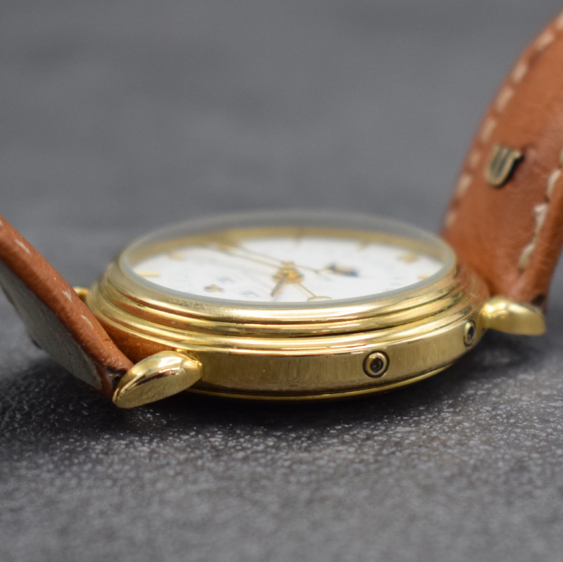 Detail g: MAURICE LACROIX vergoldete Herrenarmbanduhr mit Vollkalender, Schweiz um 1995, Automatik, Ref. 13111, beids. vergl. Geh., Boden aufgedr., orig. ...