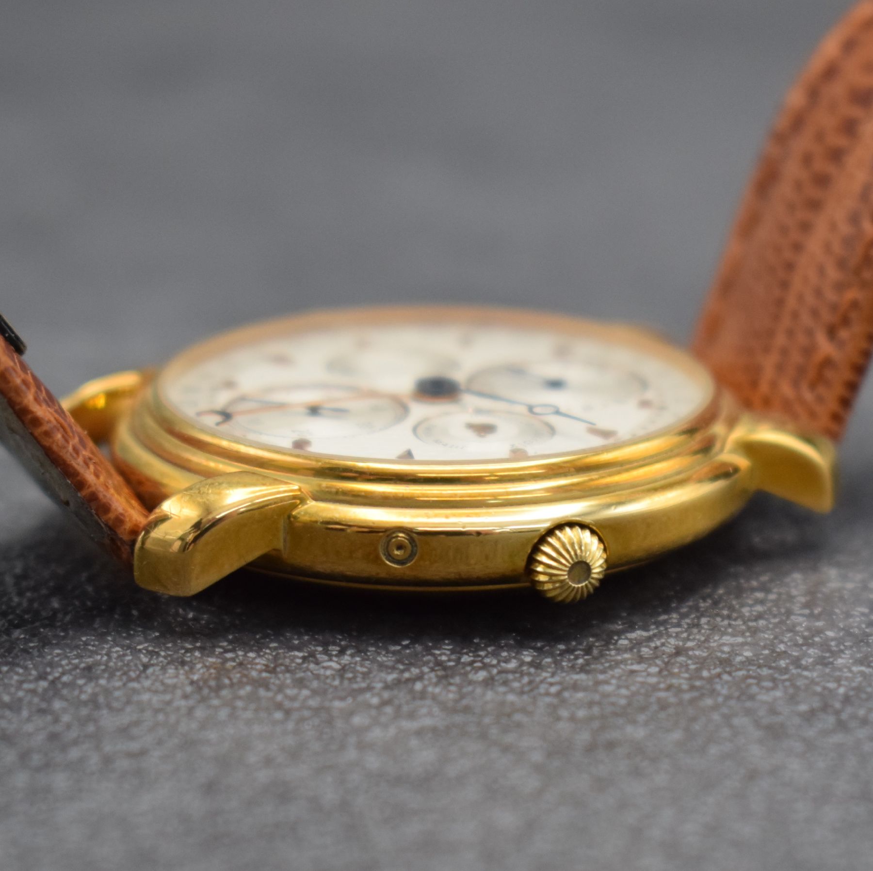 Detail d: MAURICE LACROIX Regulateur Herrenarmbanduhr, Schweiz verk. lt. beil. Pap. 08/1996, Automatik, Ref. 3765, verg. Geh. beids. vergl., Boden & Glasrand ...