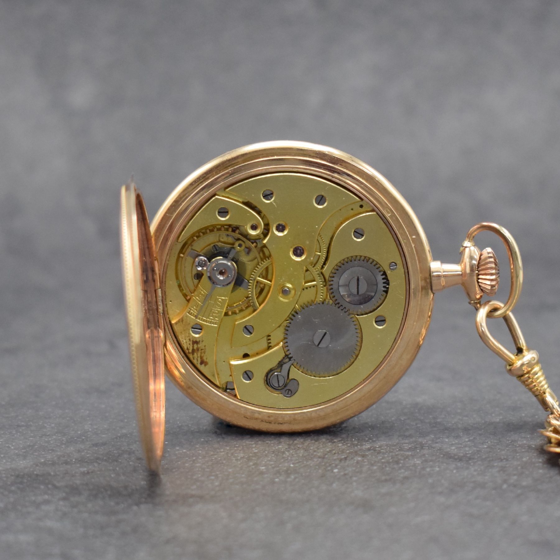 Detail g: JANUS Savonette in RG 585/000, Schweiz um 1915, 2-Deckel Goldgeh., Sprungdeckel mit diamantbesetzt. (1x fehl.) Monogramm, silb. Zifferbl. m. arab. ...