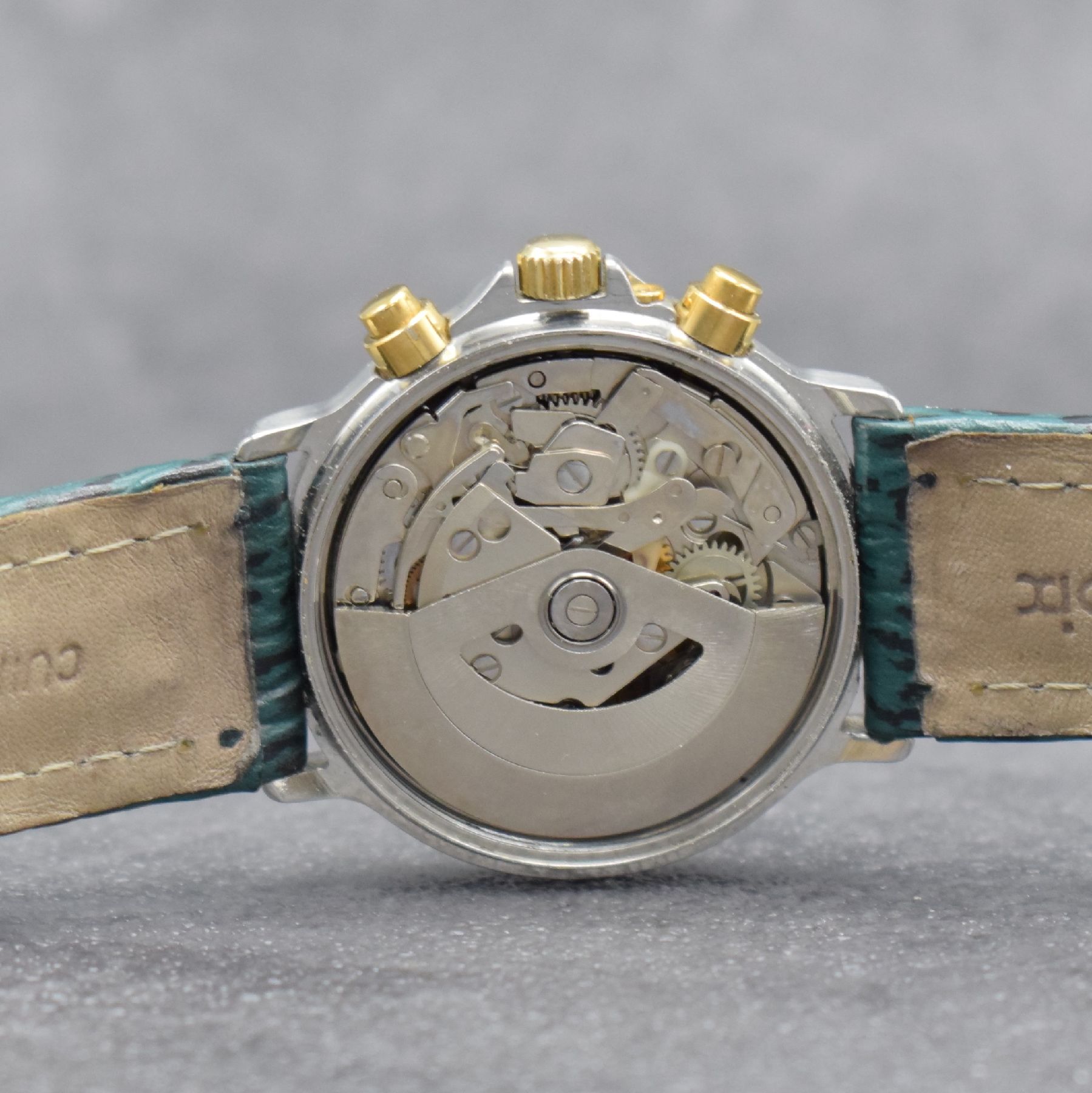 Detail f: MAURICE LACROIX Herrenarmbanduhr mit Chronograph & Mondphase, Schweiz um 1990, Automatik, Ref. 01939, Stahl/Gold komb., verschr. Boden (besch.) & ...