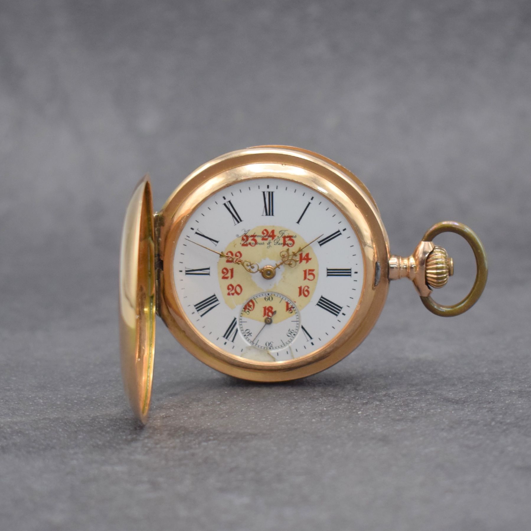 AUDEMARS FRERES Savonette in RG 585/000, Schweiz um 1900, 3-Deckel Goldgeh. dell., Emailzifferbl. m. arab. Zahlen besch., verg. Werk m. 3 verschr. ...