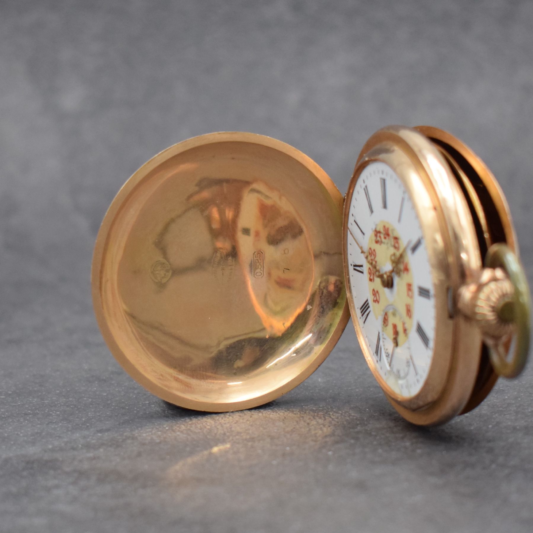 Detail a: AUDEMARS FRERES Savonette in RG 585/000, Schweiz um 1900, 3-Deckel Goldgeh. dell., Emailzifferbl. m. arab. Zahlen besch., verg. Werk m. 3 verschr. ...