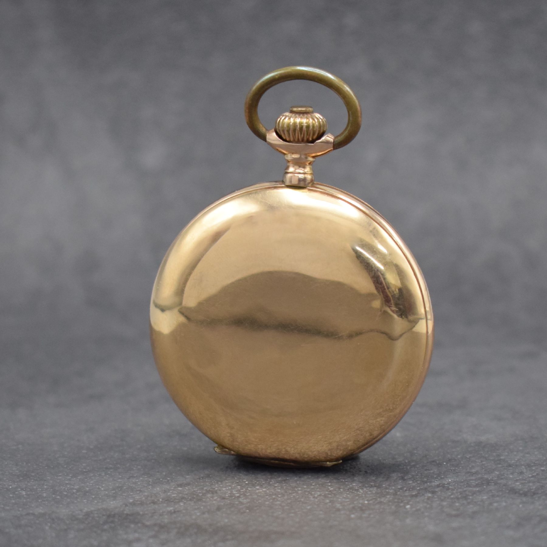 Detail b: AUDEMARS FRERES Savonette in RG 585/000, Schweiz um 1900, 3-Deckel Goldgeh. dell., Emailzifferbl. m. arab. Zahlen besch., verg. Werk m. 3 verschr. ...