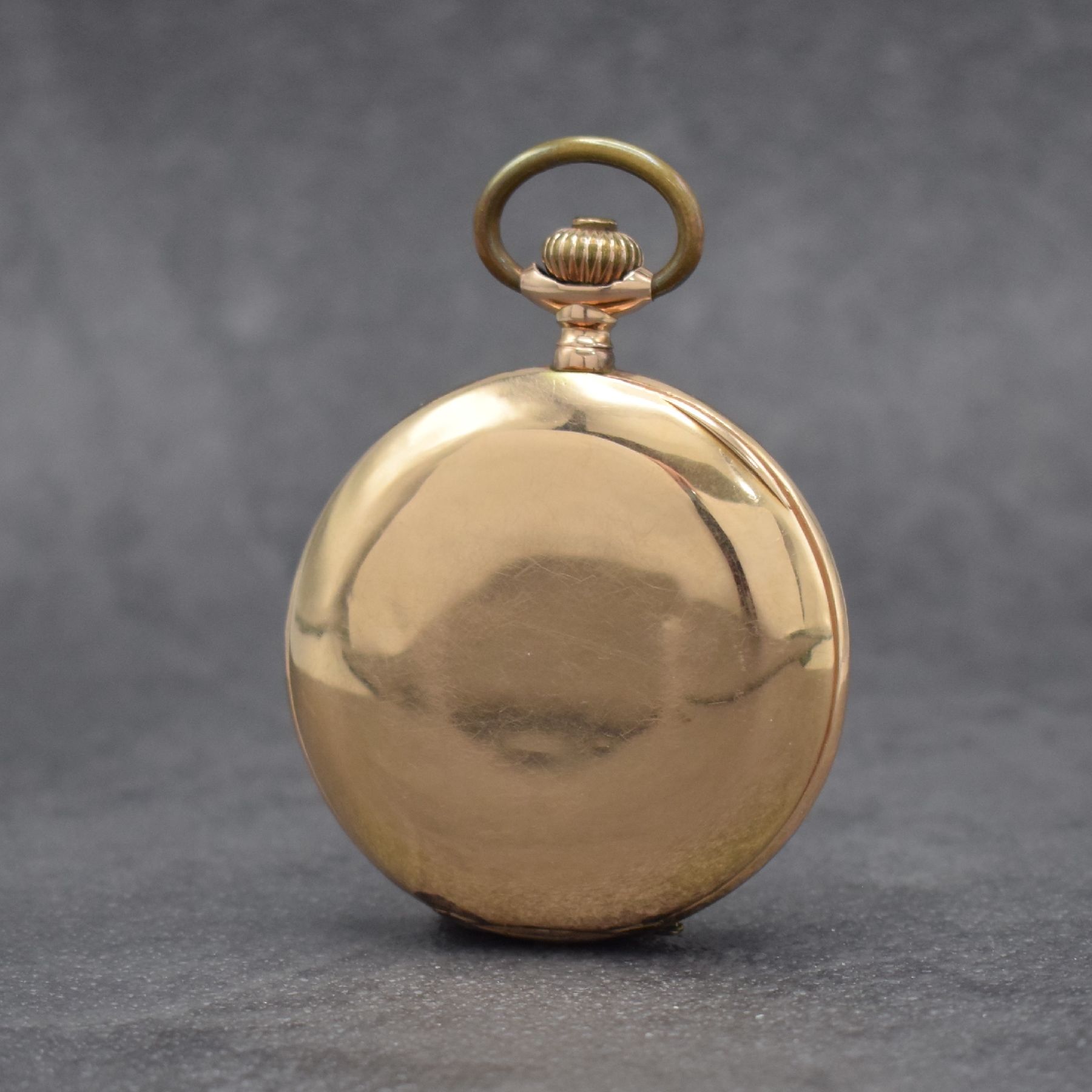Detail c: AUDEMARS FRERES Savonette in RG 585/000, Schweiz um 1900, 3-Deckel Goldgeh. dell., Emailzifferbl. m. arab. Zahlen besch., verg. Werk m. 3 verschr. ...