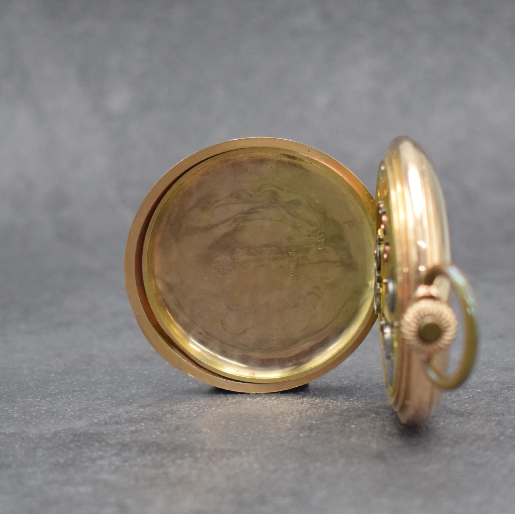 Detail f: AUDEMARS FRERES Savonette in RG 585/000, Schweiz um 1900, 3-Deckel Goldgeh. dell., Emailzifferbl. m. arab. Zahlen besch., verg. Werk m. 3 verschr. ...