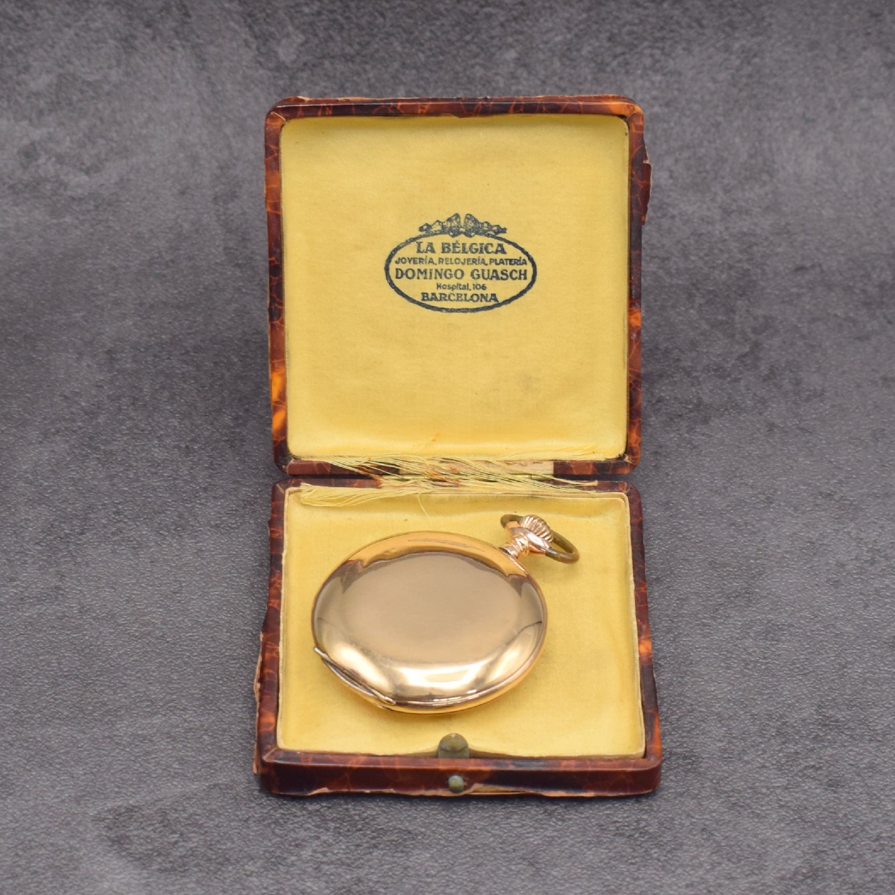 Detail h: AUDEMARS FRERES Savonette in RG 585/000, Schweiz um 1900, 3-Deckel Goldgeh. dell., Emailzifferbl. m. arab. Zahlen besch., verg. Werk m. 3 verschr. ...
