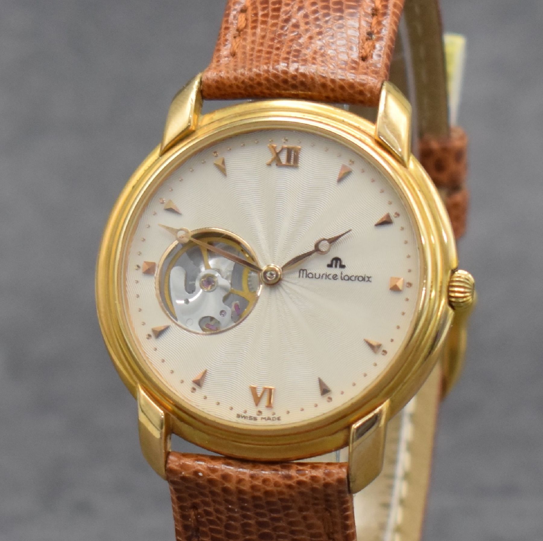 Detail c: MAURICE LACROIX Herrenarmbanduhr, Schweiz um 1995, Handaufzug, Ref. 38355, verg. Geh. beids. vergl., Boden aufgedr., Maurice Lacroix Lederband m. ...