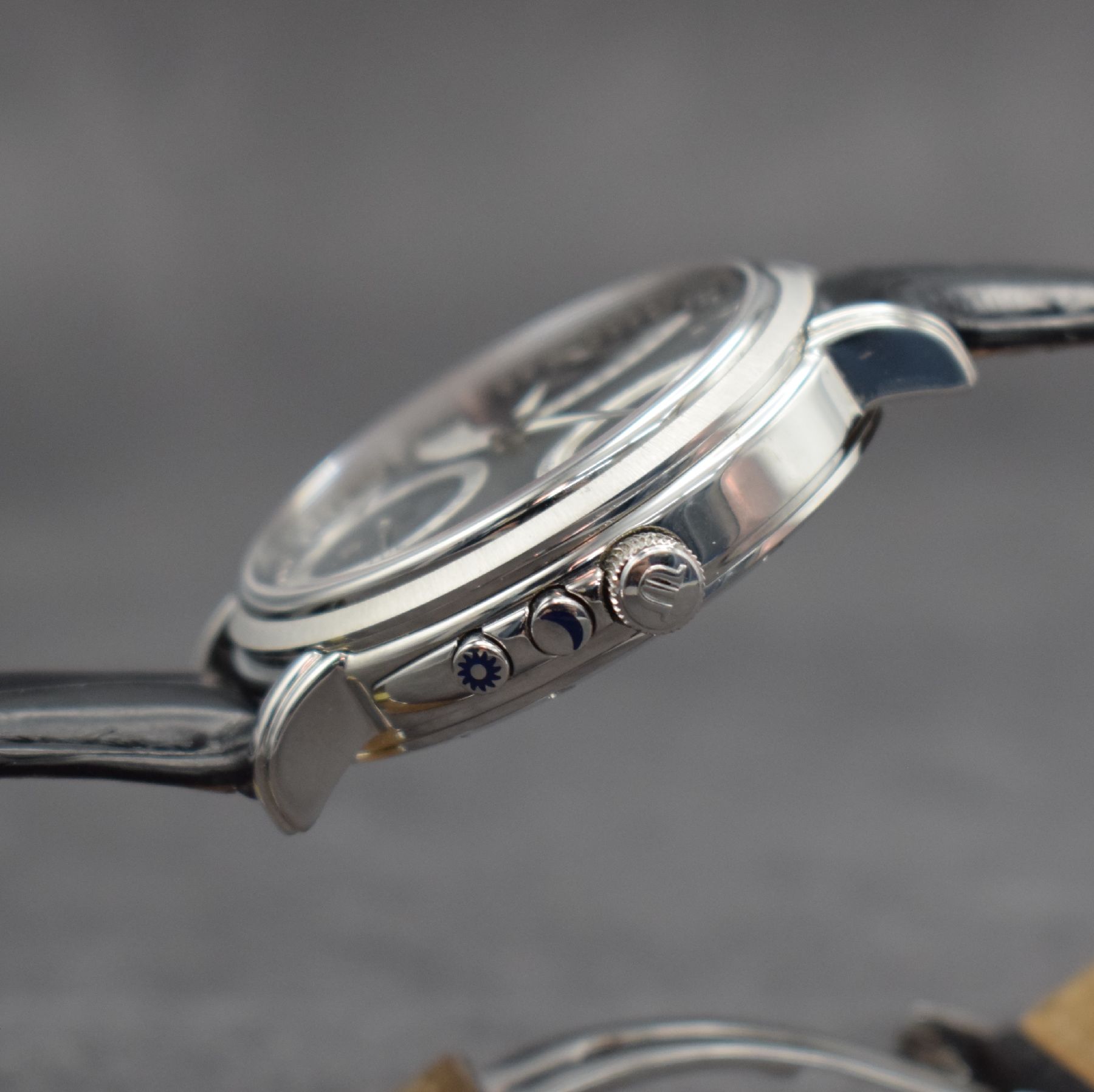 Detail e: MAURICE LACROIX Lune Rétrograde Herrenarmbanduhr, Schweiz verk. lt. beil. Pap. 01/2011, Handaufzug, Ref. MP 7078, beids. vergl. Edelstahlgeh., Boden ...