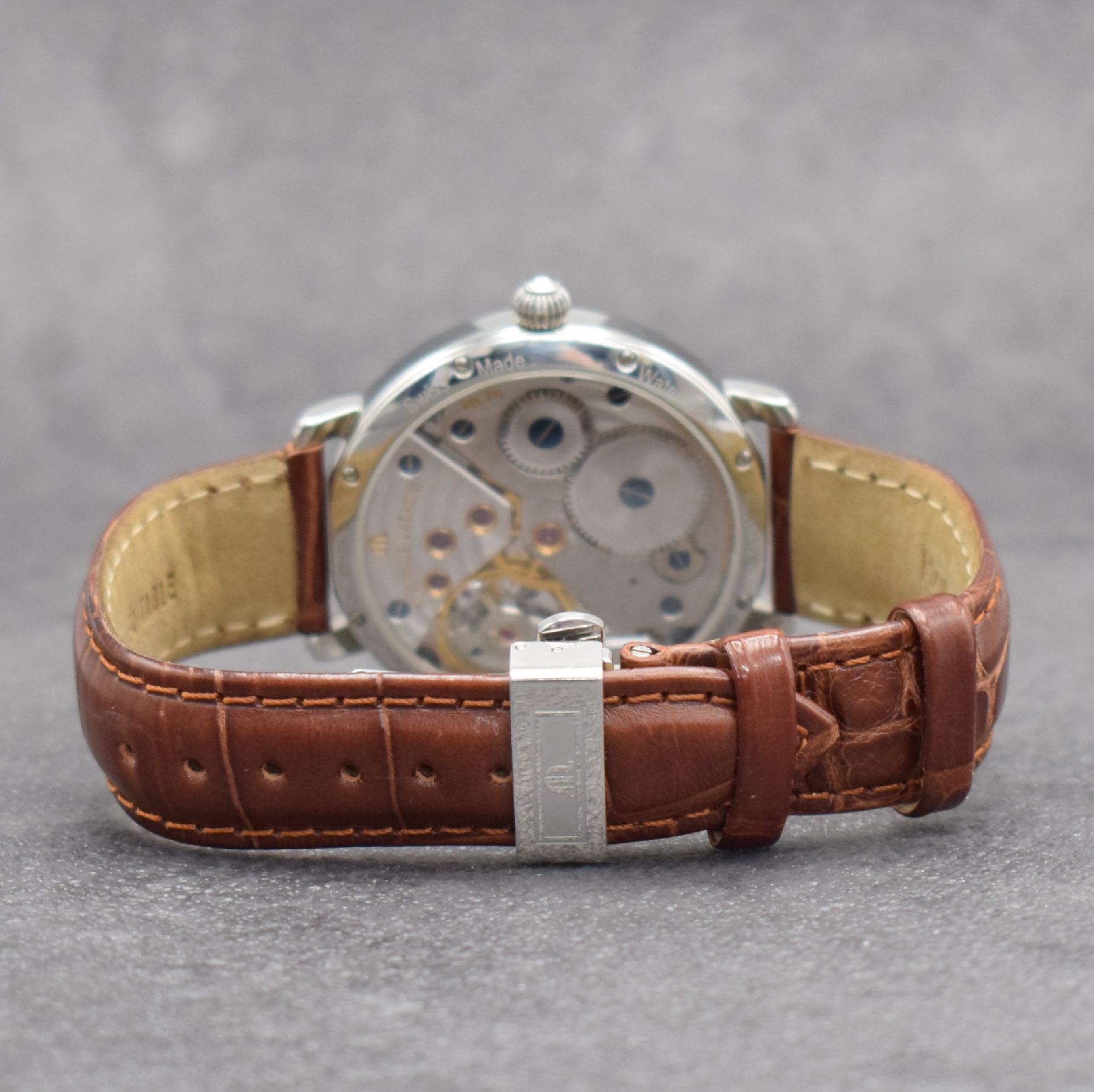 Detail d: MAURICE LACROIX Herrenarmbanduhr Modell Calendrier Rétrograde, Schweiz um 2000, Handaufzug, Ref. 76840, beids. vergl. Edelstahlgeh., Boden 8-fach ...