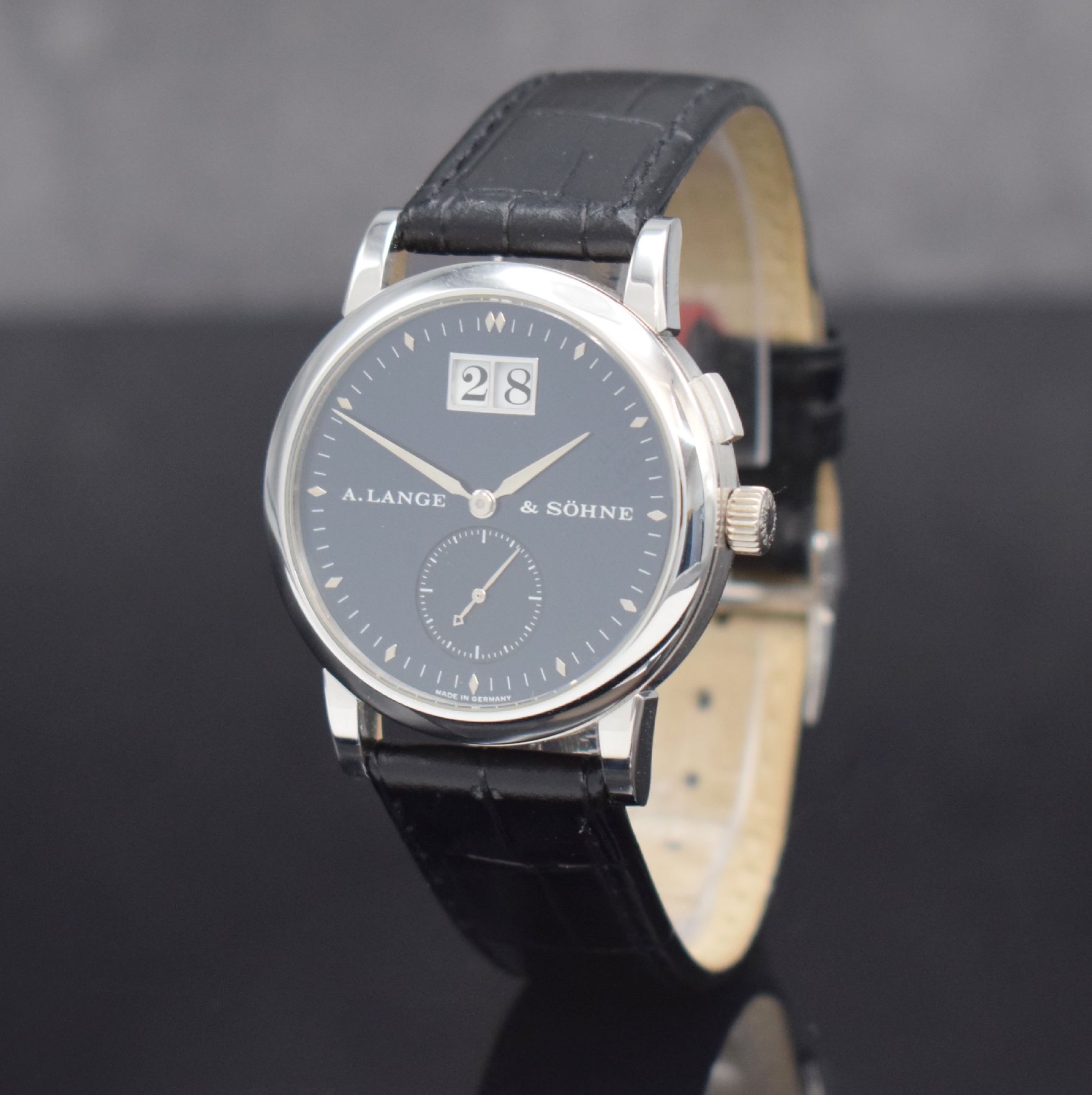 A. LANGE & SÖHNE feine Armbanduhr Modell Saxonia in WG 750/000, Handaufzug, Deutschland um 2000, Ref. 102.027, Lederband m. orig. WG 750/000 ...