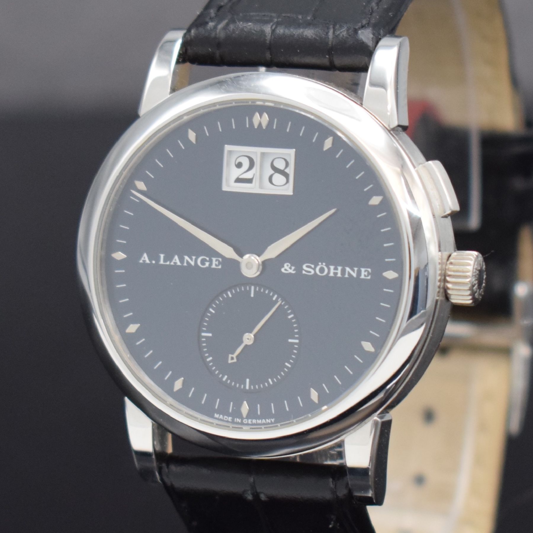Detail a: A. LANGE & SÖHNE feine Armbanduhr Modell Saxonia in WG 750/000, Handaufzug, Deutschland um 2000, Ref. 102.027, Lederband m. orig. WG 750/000 ...