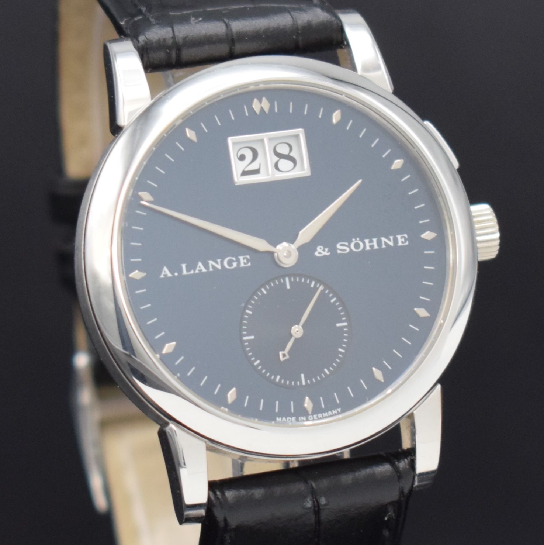 Detail c: A. LANGE & SÖHNE feine Armbanduhr Modell Saxonia in WG 750/000, Handaufzug, Deutschland um 2000, Ref. 102.027, Lederband m. orig. WG 750/000 ...