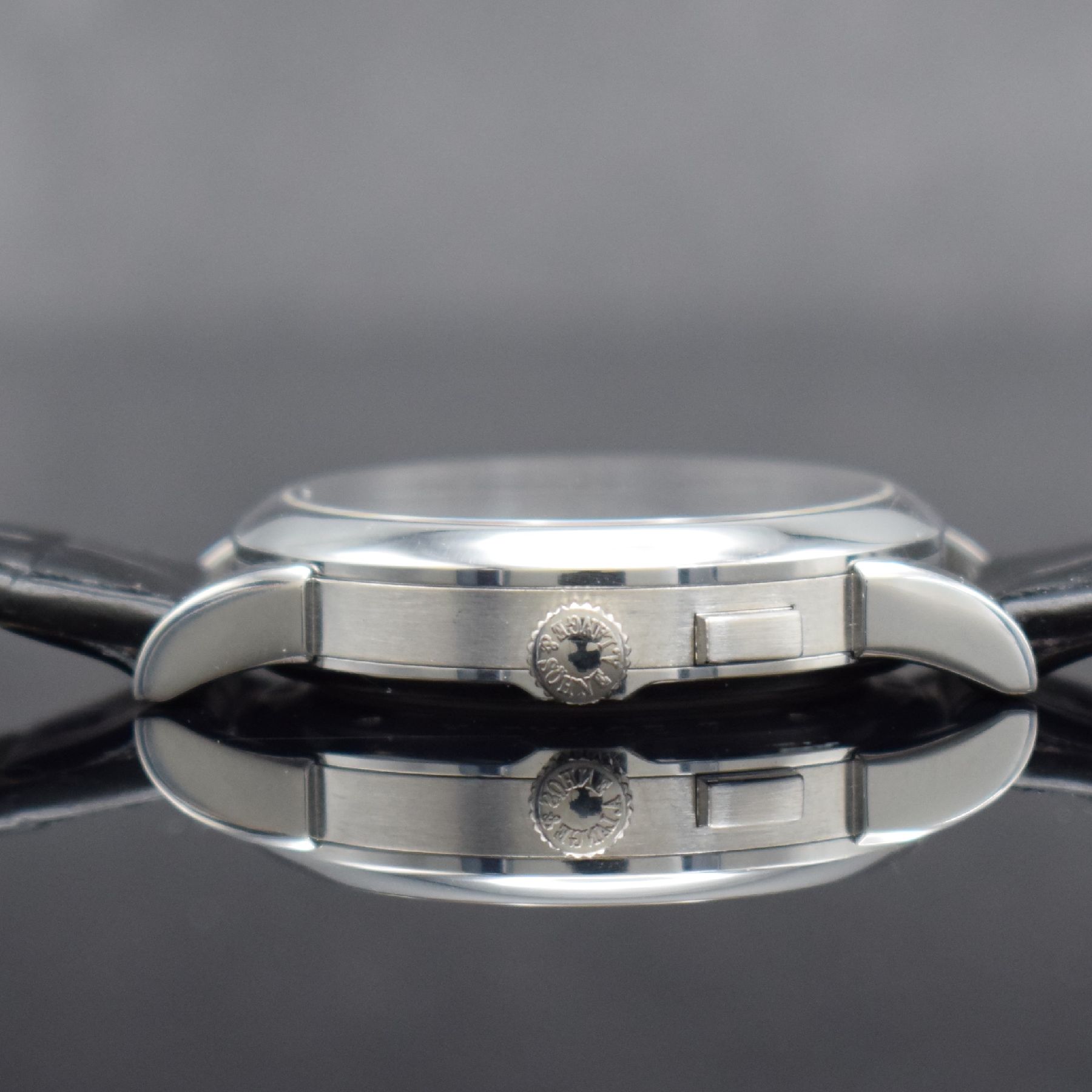 Detail f: A. LANGE & SÖHNE feine Armbanduhr Modell Saxonia in WG 750/000, Handaufzug, Deutschland um 2000, Ref. 102.027, Lederband m. orig. WG 750/000 ...