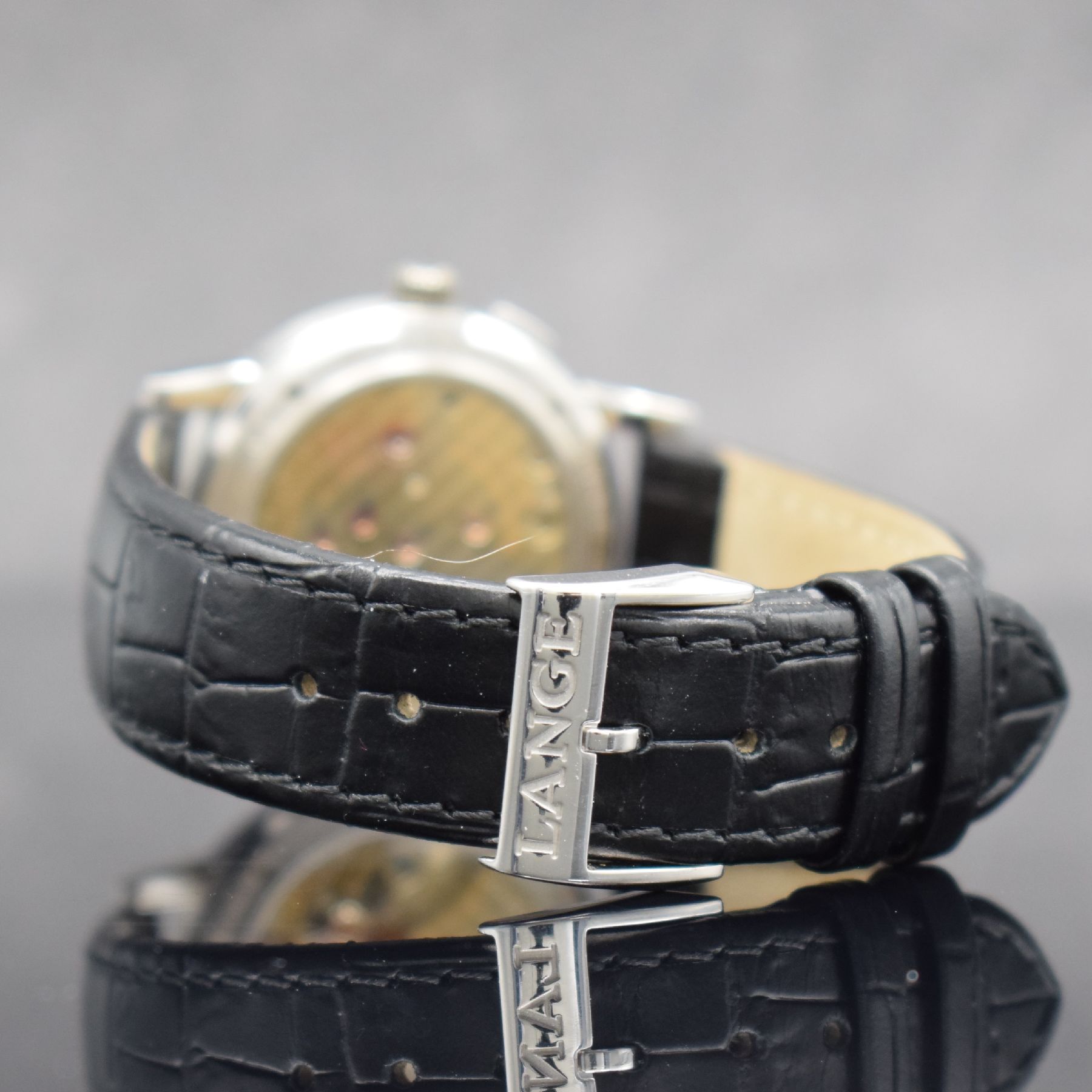 Detail g: A. LANGE & SÖHNE feine Armbanduhr Modell Saxonia in WG 750/000, Handaufzug, Deutschland um 2000, Ref. 102.027, Lederband m. orig. WG 750/000 ...