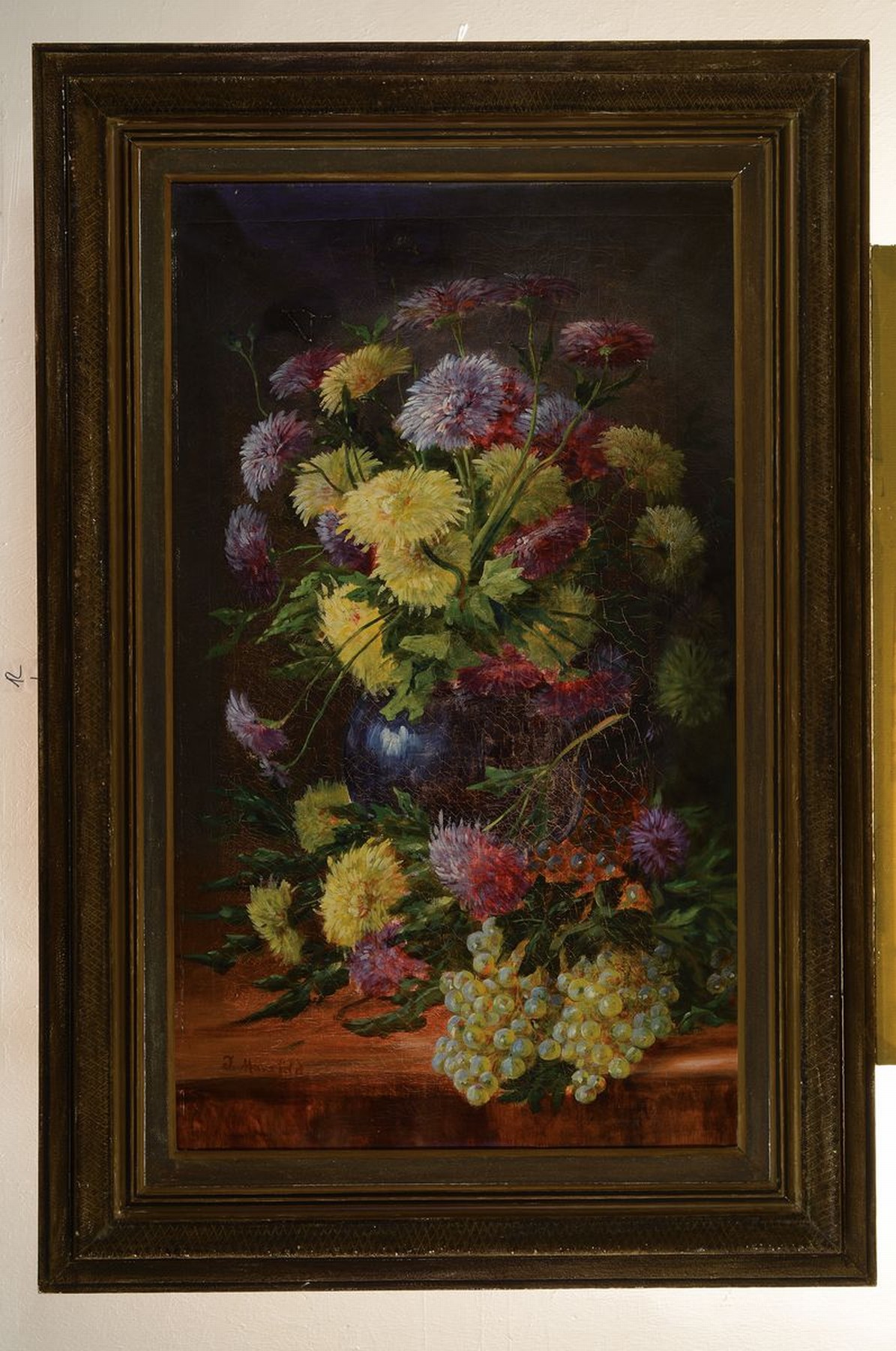 Detail k: Juliana Marsfeld, erwähnt um 1900, Stillleben mit Blumen und Trauben, Öl/Lwd, rest., links unten signiert, ca. 96x56cm, R. ca. 118x78cm