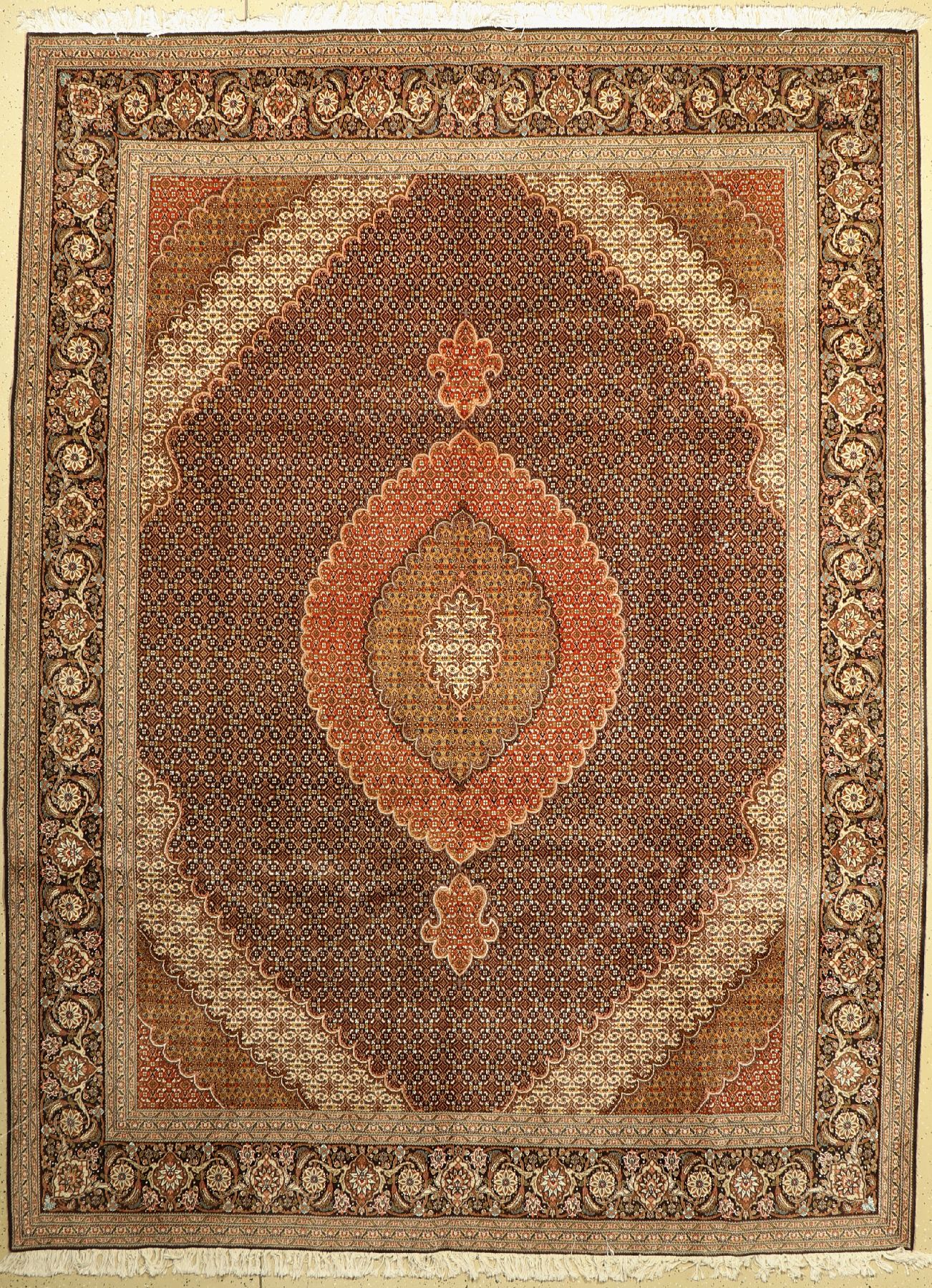 Täbriz alt, Persien, ca. 50 Jahre, Wolle mit Seide auf Baumwolle,ca. 336 x 250 cm, EHZ:2, (gereinigt)