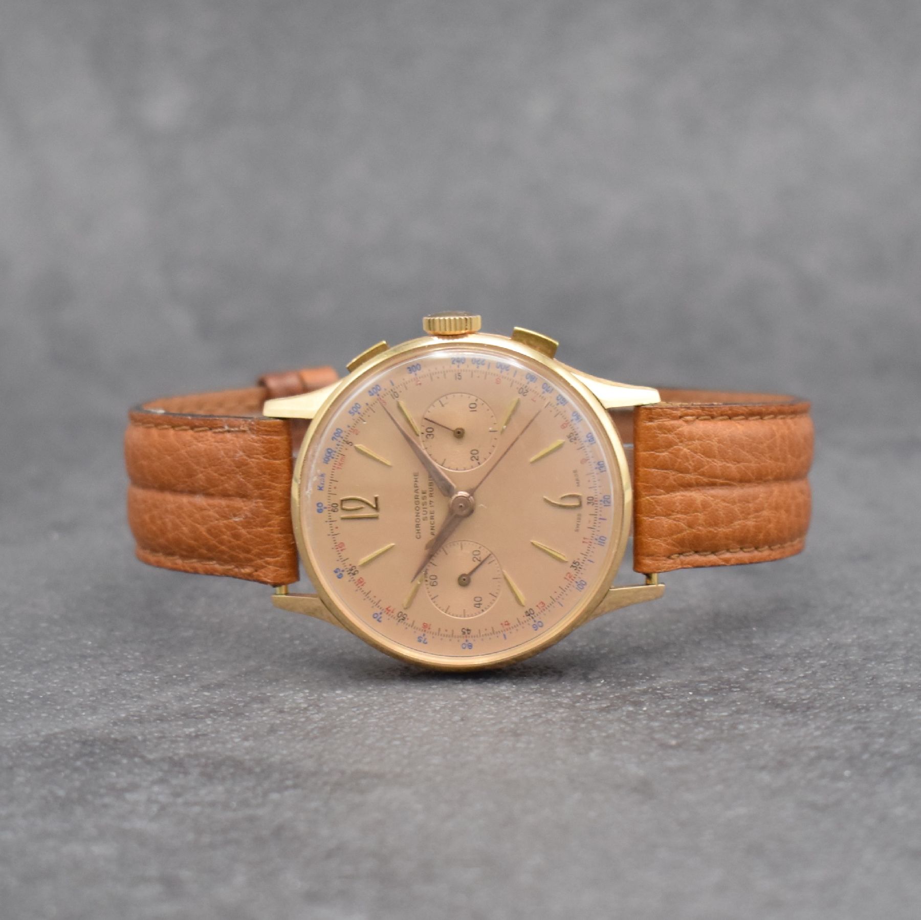 CHRONOGRAPHE SUISSE Herrenarmbanduhr mit Chronograph in RG 750/000, Schweiz um 1950, Handaufzug, 3-teil. Geh. dell., Boden & Glasrand aufgedr., ...